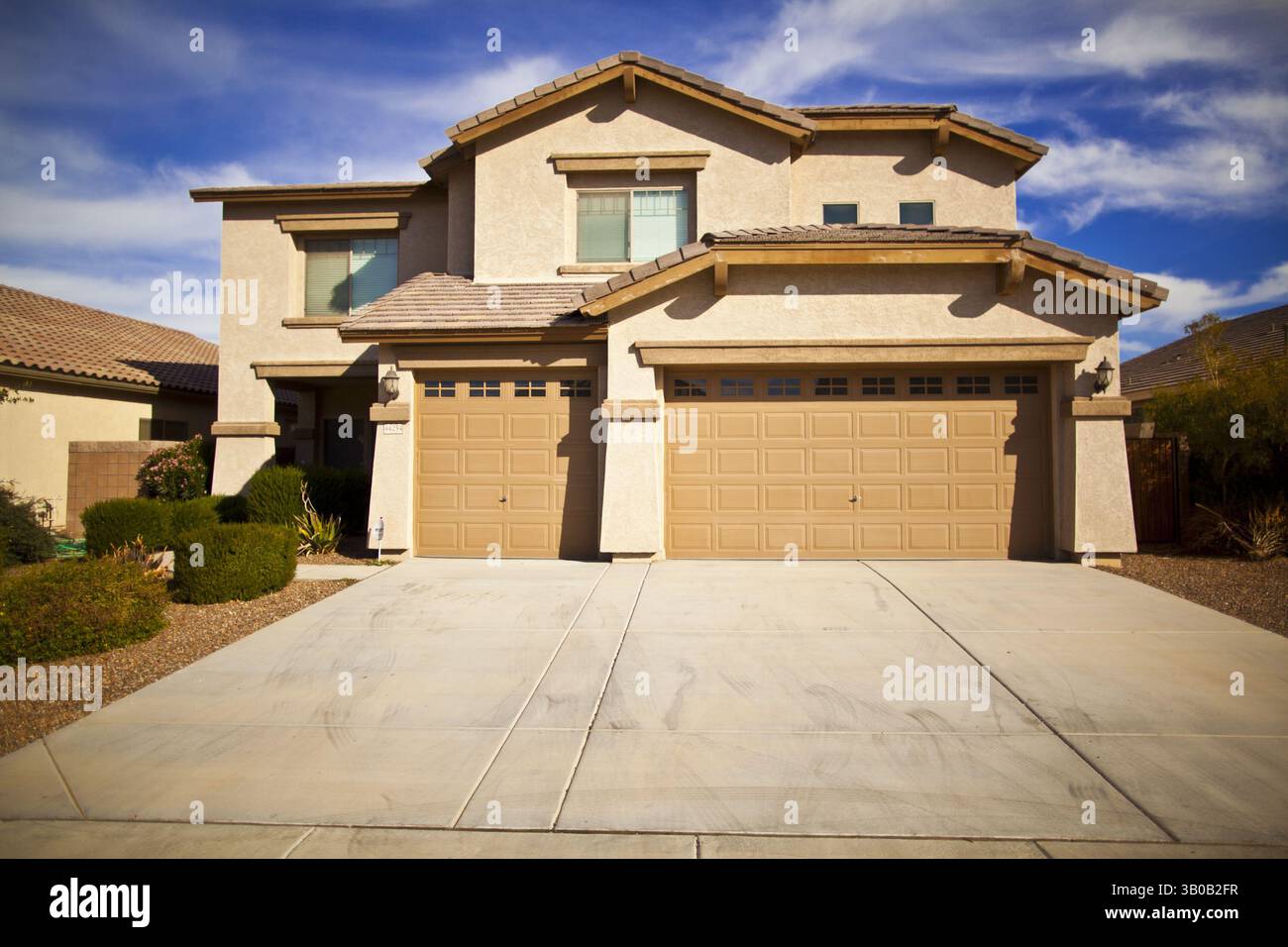 26 dicembre 2010 - Maricopa, Arizona, Stati Uniti - Bristol Palin, 20 anni, ha acquistato questa casa a Maricopa, Arizona, per 72.000. L'ex concorrente di ""Dancing with the Stars"" e figlia dell'ex governatore dell'Alaska Sarah Palin pagò in contanti per la casa di 3.900 metri quadrati. Bristol Palin non ha commentato pubblicamente l'acquisto e non ha detto se la casa è un investimento o se ha intenzione di viverci. (Immagine di credito: © Jack Kurtz/ZUMApress.com) Foto Stock