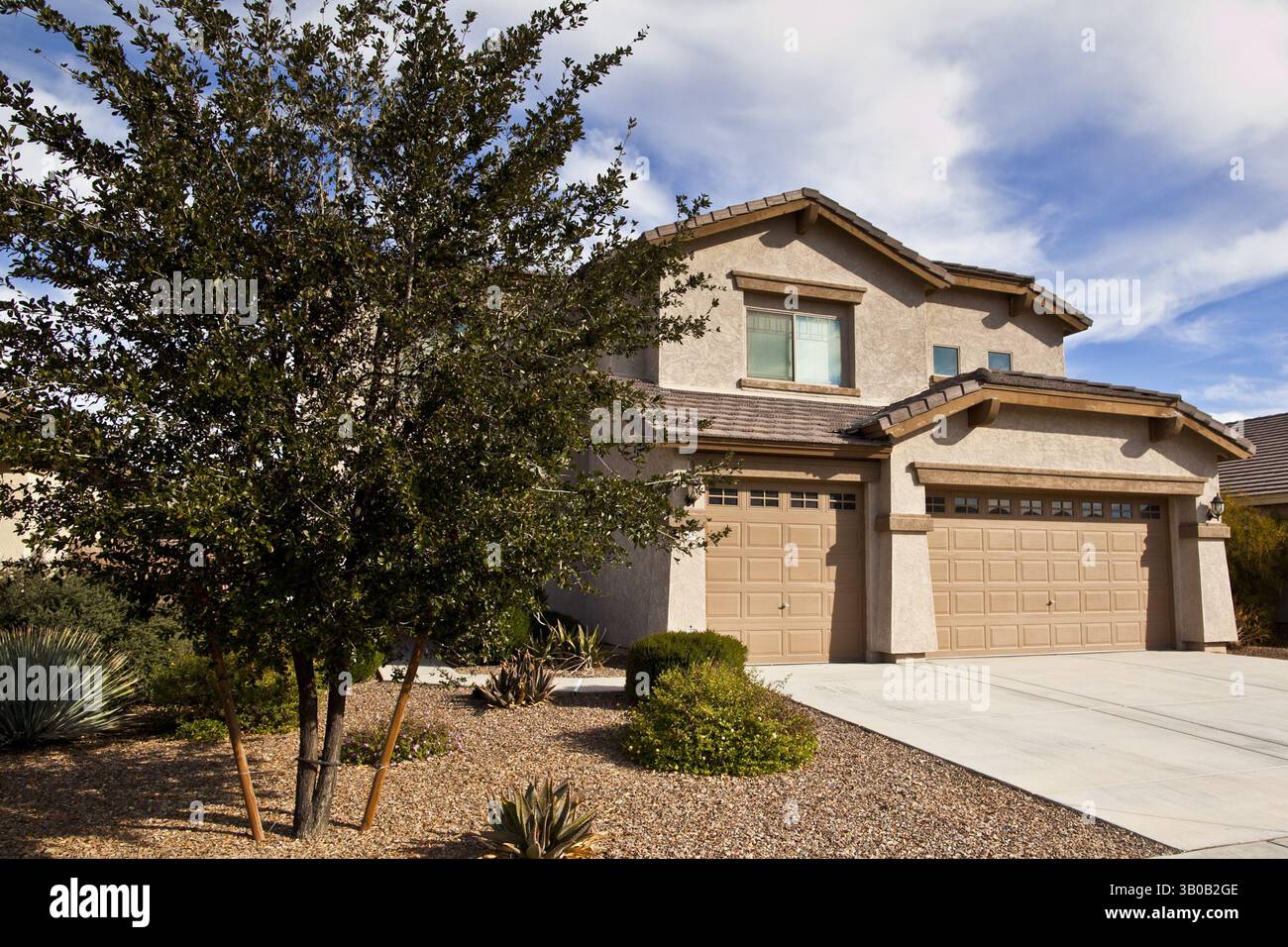 26 dicembre 2010 - Maricopa, Arizona, Stati Uniti - Bristol Palin, 20 anni, ha acquistato questa casa a Maricopa, Arizona, per 72.000. L'ex concorrente di ""Dancing with the Stars"" e figlia dell'ex governatore dell'Alaska Sarah Palin pagò in contanti per la casa in stucco marrone su due livelli, di 3.900 metri quadrati, con tetto in piastrelle, 2 1/2 bagni, un garage con tre auto, giardini con giardini e accesso a una piscina comunitaria. I media locali hanno riferito che la casa è stata costruita nel 2006, al culmine del boom immobiliare dell'Arizona, e venduta per poco meno di 30.000 all'epoca. Palin chiuse la casa all'inizio di dicembre. La casa lo è Foto Stock