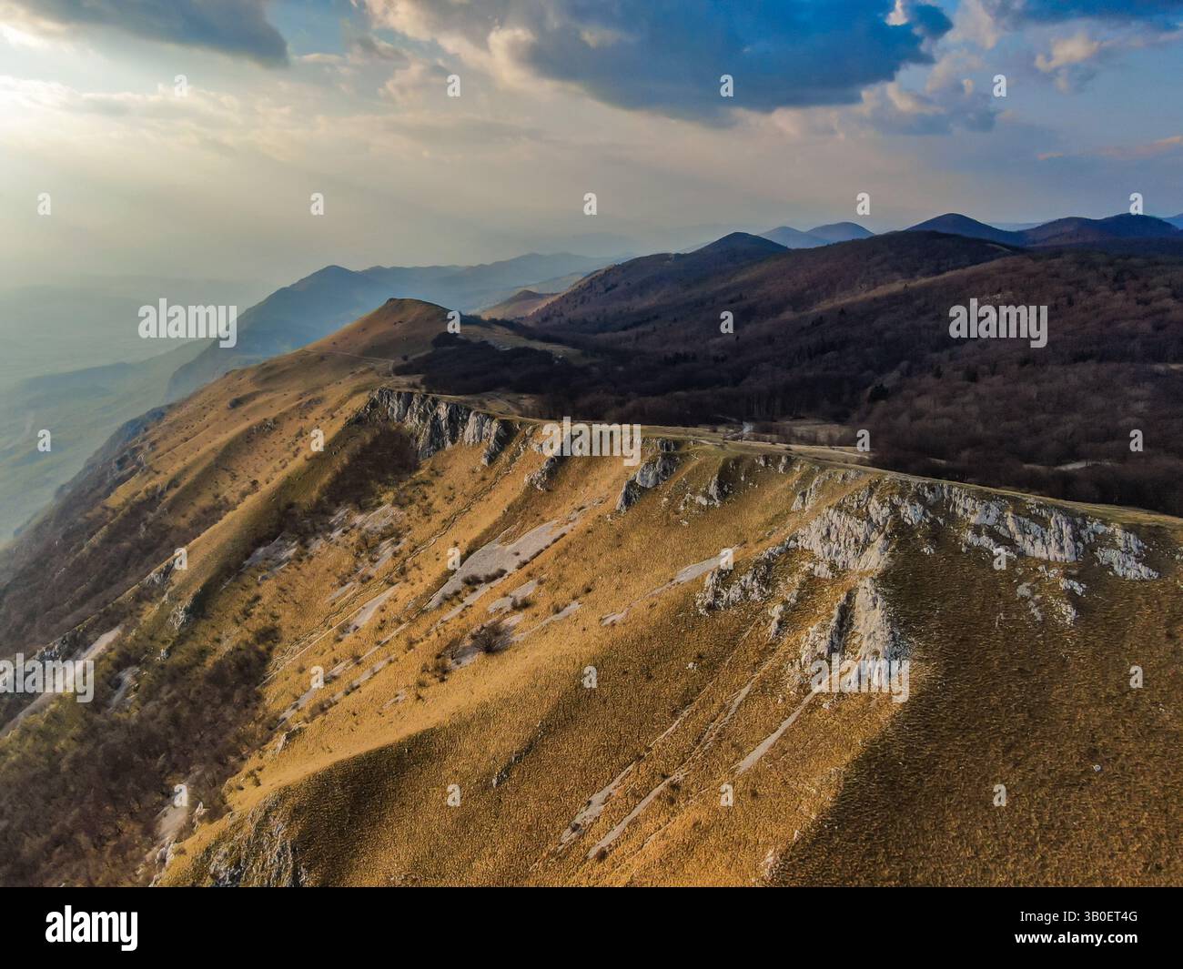 Tempo tempestoso sulla cima del monte Nanos in Slovenia Foto Stock