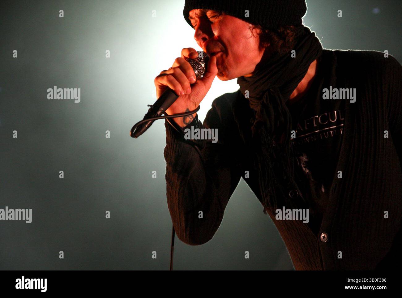 Ville Valo di H.I.M. si esibisce al Gasometer di Vienna, Austria - 13 ottobre 2013 Foto Stock