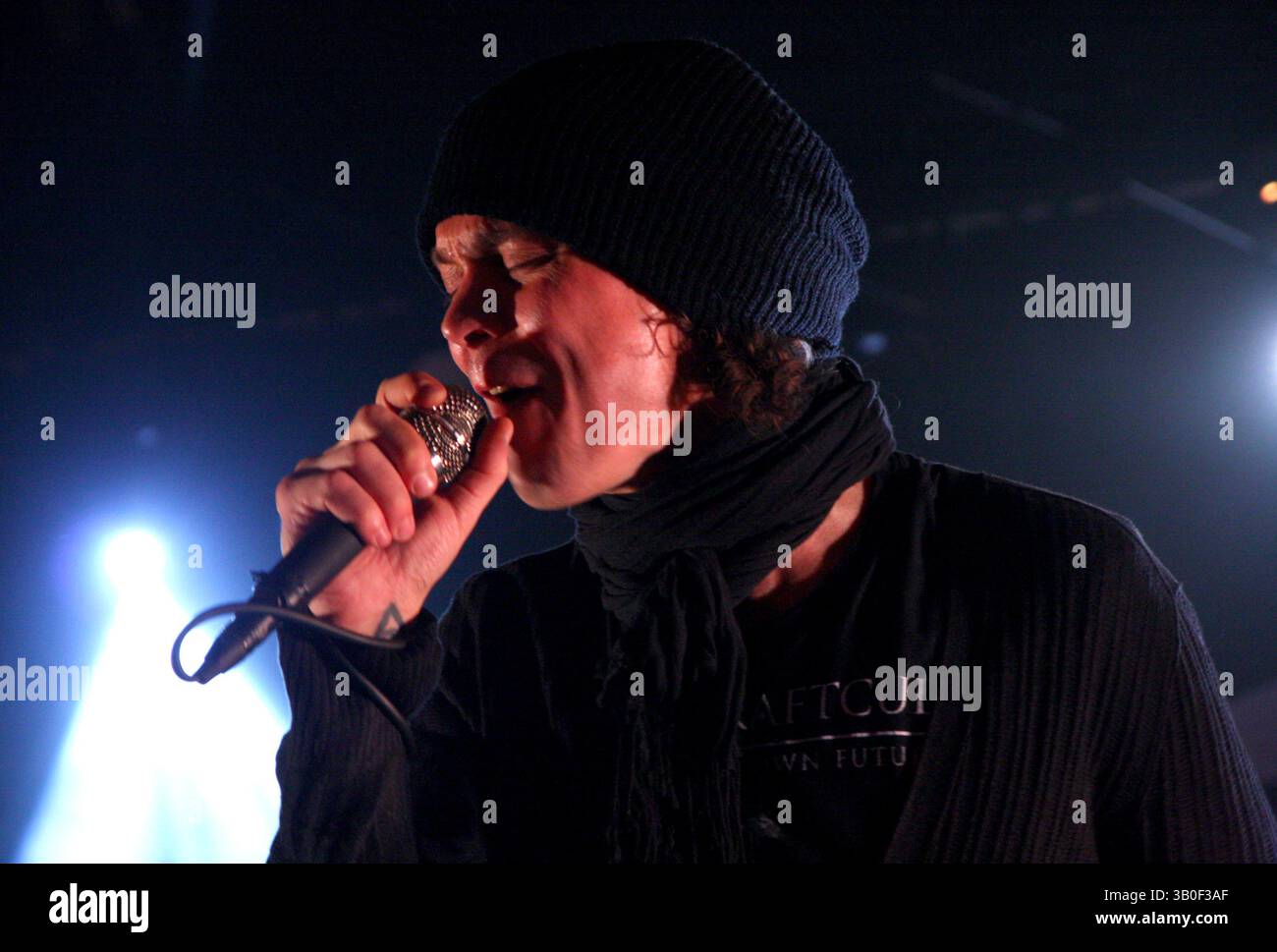 Ville Valo di H.I.M. si esibisce al Gasometer di Vienna, Austria - 13 ottobre 2013 Foto Stock