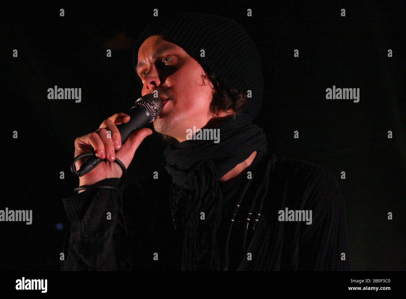 Ville Valo di H.I.M. si esibisce al Gasometer di Vienna, Austria - 13 ottobre 2013 Foto Stock