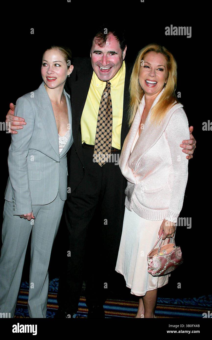 17 maggio 2005 - New York, New York, Stati Uniti - K43291JBB. I NUOVI DRAMMATURGHI 56ESIMO PRANZO ANNUALE DI BENEFICENZA IN ONORE, GEORGE C WOLFE..MARRIOTT MARQUIS HOTEL, NEW YORK New YORK..5-17-2005. - 2005.CHRISTINA APPLEGATE, RICHARD KIND, . E KATHY LEE GIFFORD (immagine di credito: © John Barrett/Globe Photos/ZUMAPRESS.com) Foto Stock