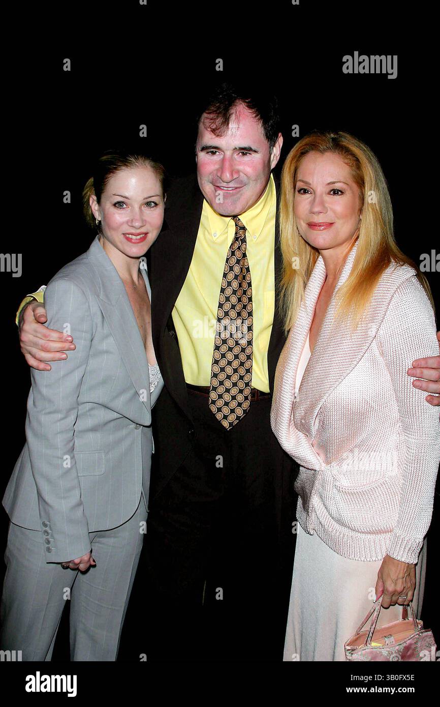 17 maggio 2005 - New York, New York, Stati Uniti - K43291JBB. I NUOVI DRAMMATURGHI 56ESIMO PRANZO ANNUALE DI BENEFICENZA IN ONORE, GEORGE C WOLFE..MARRIOTT MARQUIS HOTEL, NEW YORK New YORK..5-17-2005. - 2005.CHRISTINA APPLEGATE, RICHARD KIND, . E KATHY LEE GIFFORD (immagine di credito: © John Barrett/Globe Photos/ZUMAPRESS.com) Foto Stock