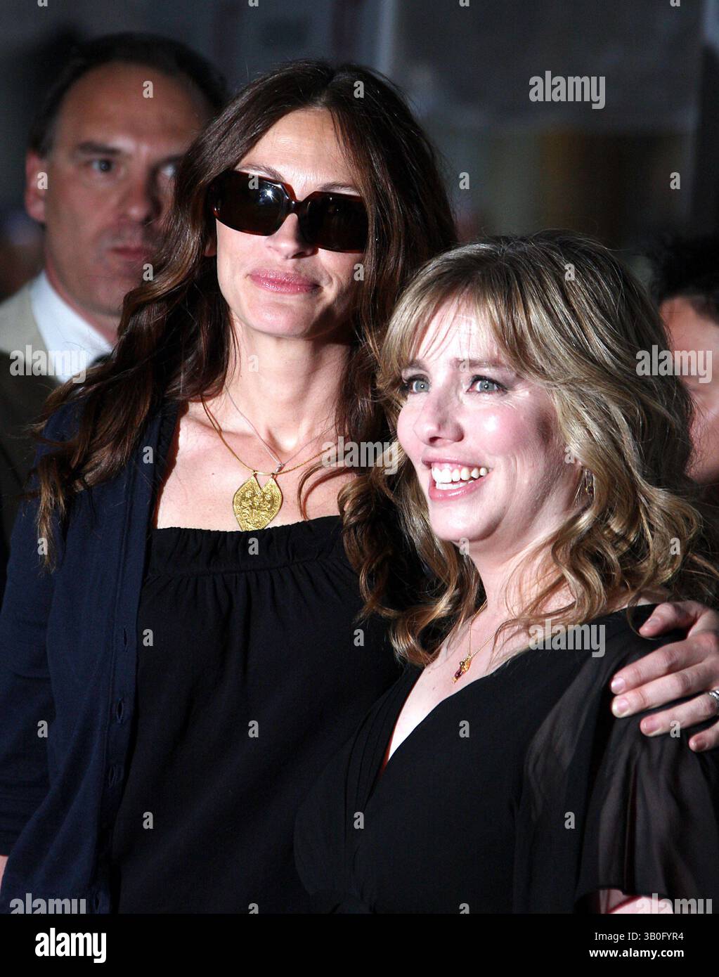 19 giugno 2008 - New York, New York, Stati Uniti - 06-19-08 2008.JULIA ROBERTS, LISA ROBERTS GILLAN. ANTEPRIMA DI NEW YORK DI "KIT KITTREDGE: AN AMERICAN GIRL. AL TEATRO ZIEGFELD. - K58644JBB(immagine di credito: © John Barrett/Globe Photos/ZUMAPRESS.com) Foto Stock