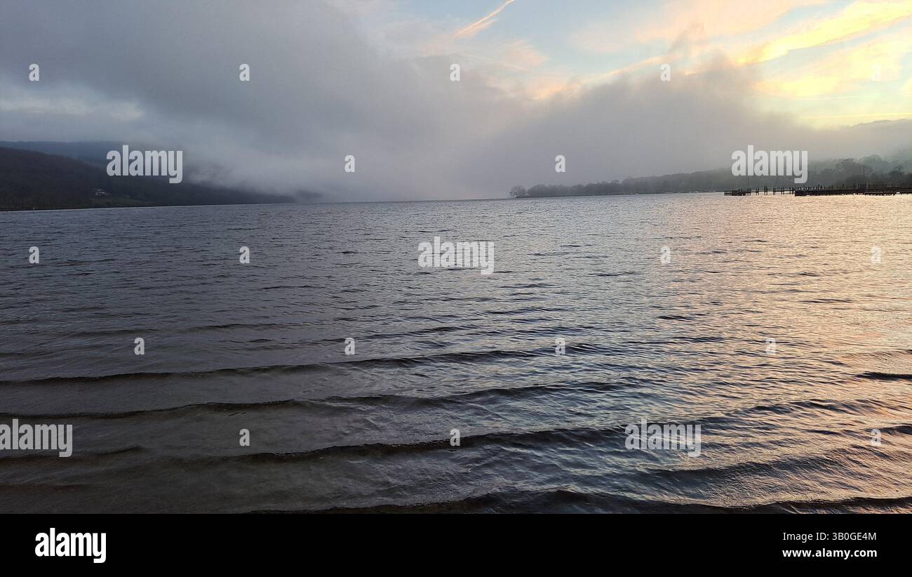 Vista aerea 4K nelle aree Wirral di, Birkenhead, Wallasey, New Brighton, West Kirby, Arrowe e Oxton. Foto Stock