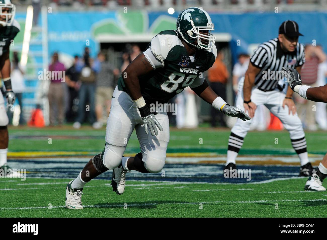 1 gennaio 2011: Colin Neely dei Michigan State Spartans in azione durante la partita di football NCAA tra MSU e Alabama Crimson Tide al Capital One Bowl 2011 di Orlando, Florida. Alabama ha battuto il Michigan State 49-7. (Immagine di credito: © JC Ridley/Cal Sport Media/ZUMAPRESS.com) Foto Stock