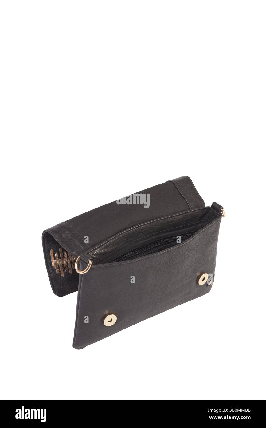 un'elegante pochette in pelle nera aperta è isolata su sfondo bianco. questo accessorio elegante e moderno è perfetto per la moda e l'uso quotidiano Foto Stock