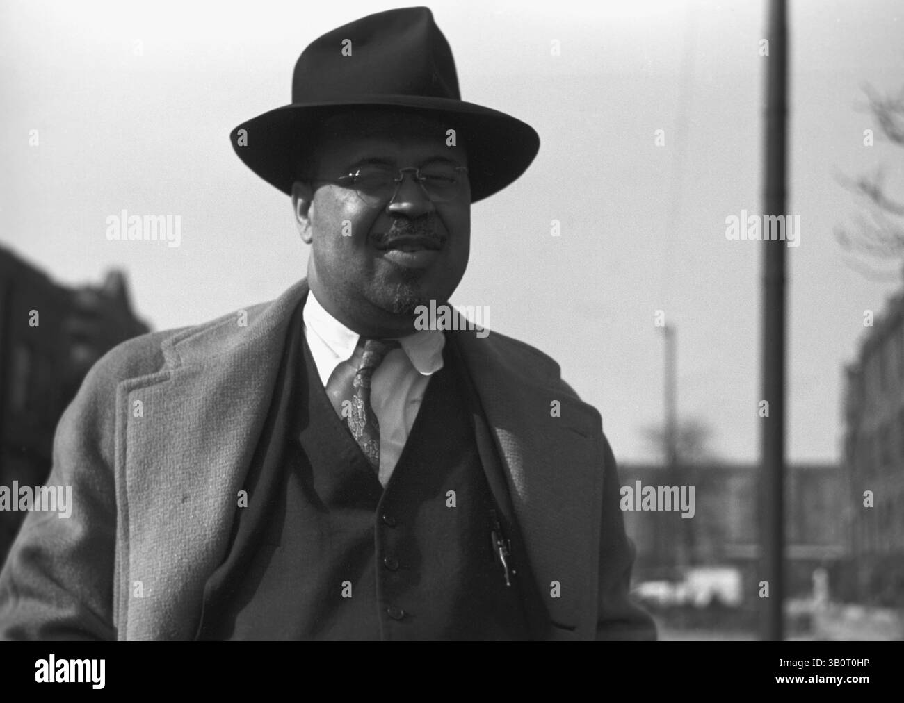 1940 - Stati Uniti - Ritratto dell'uomo afroamericano. (Immagine di credito: © BuyEnlarge/ZUMAPRESS.com) Foto Stock