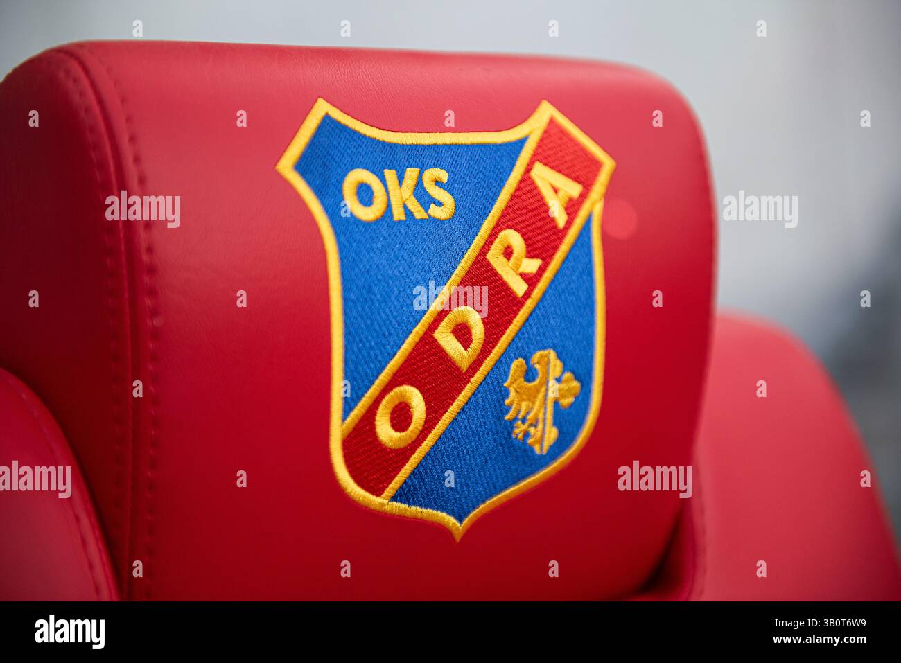 OPOLE, POLONIA – 23 APRILE 2025: BetClic 1 Liga Match Odra Opole vs Stal Rzeszow. Nella foto il logo Odra Opole. Foto Stock