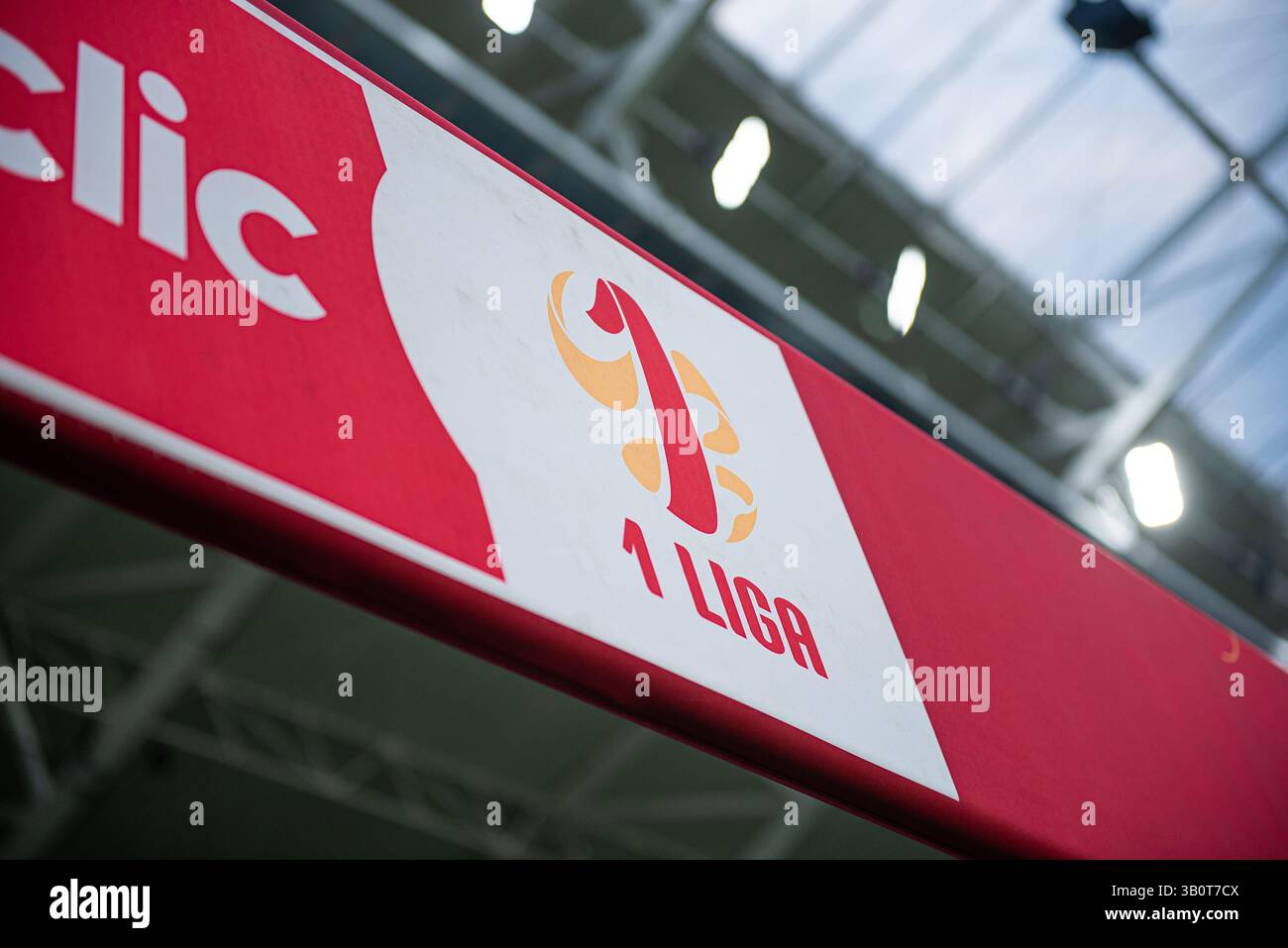 OPOLE, POLONIA – 23 APRILE 2025: BetClic 1 Liga Match Odra Opole vs Stal Rzeszow. Nella foto il logo di Betclic 1 Liga. Foto Stock