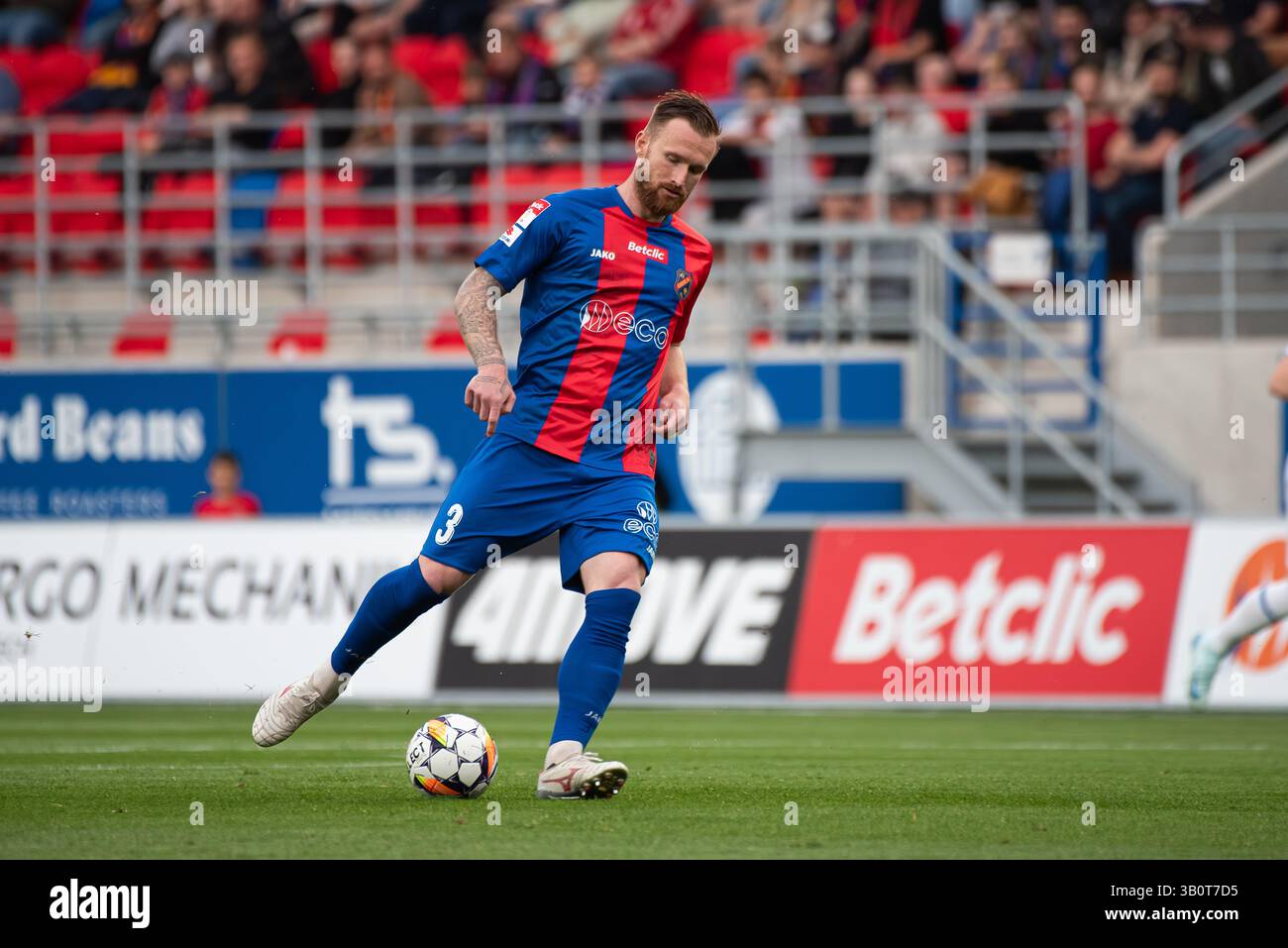 OPOLE, POLONIA – 23 APRILE 2025: BetClic 1 Liga Match Odra Opole vs Stal Rzeszow. Nella foto Jiří Piroch (3). Foto Stock