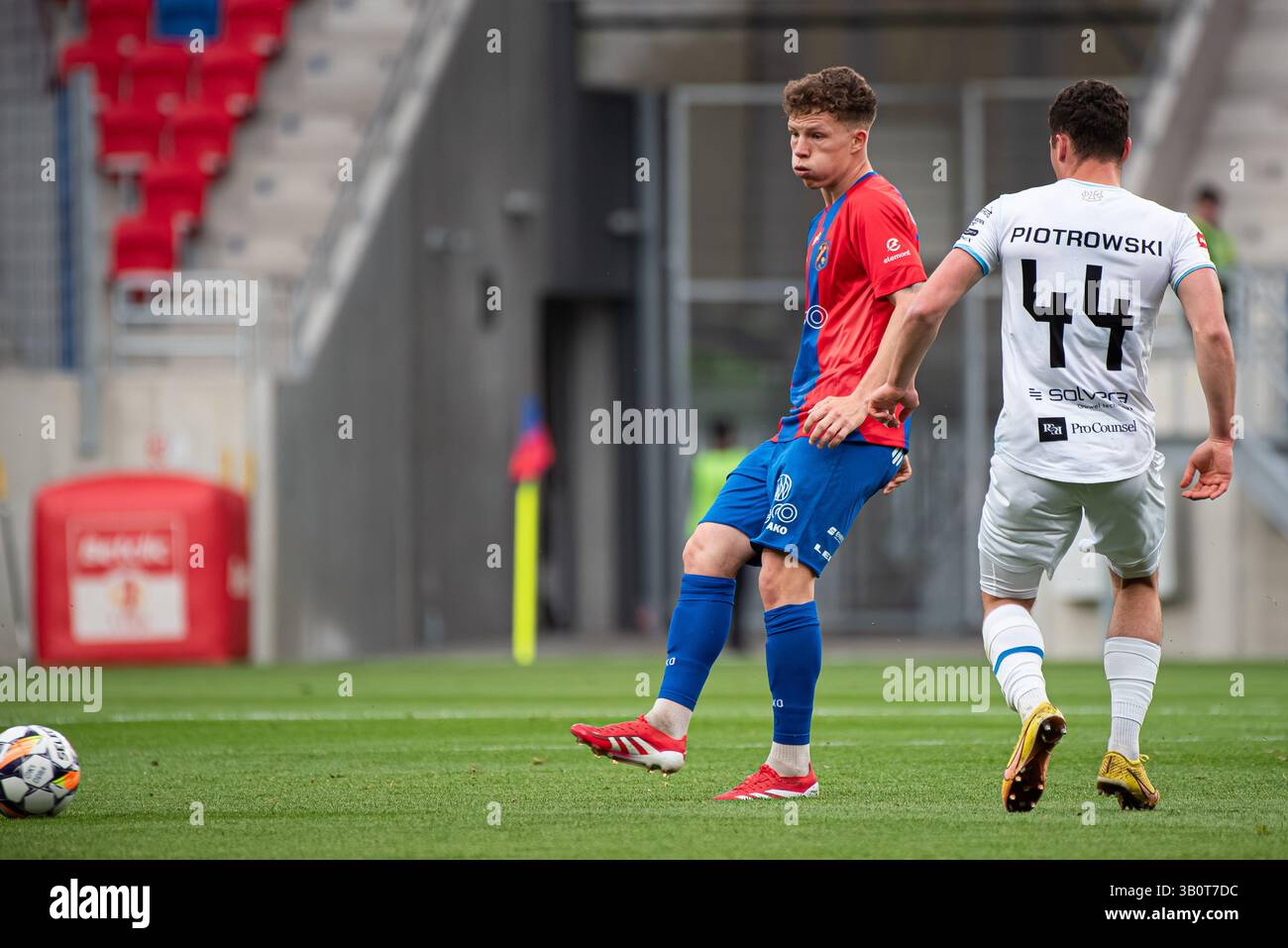 OPOLE, POLONIA – 23 APRILE 2025: BetClic 1 Liga Match Odra Opole vs Stal Rzeszow. Nella foto Daniel Dudziński. Foto Stock