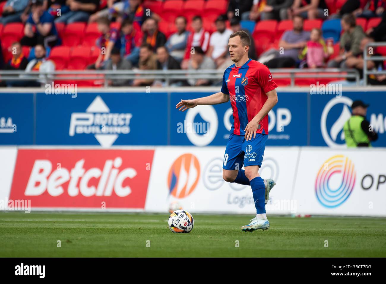 OPOLE, POLONIA – 23 APRILE 2025: BetClic 1 Liga Match Odra Opole vs Stal Rzeszow. Nella foto Damian Tront. Foto Stock