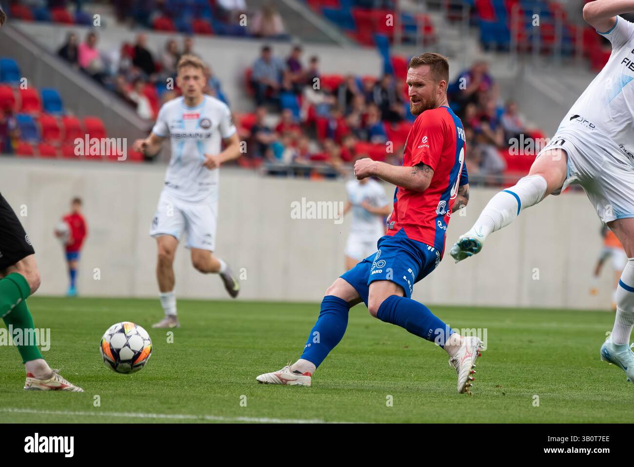 OPOLE, POLONIA – 23 APRILE 2025: BetClic 1 Liga Match Odra Opole vs Stal Rzeszow. Nella foto Jiří Piroch (3). Foto Stock