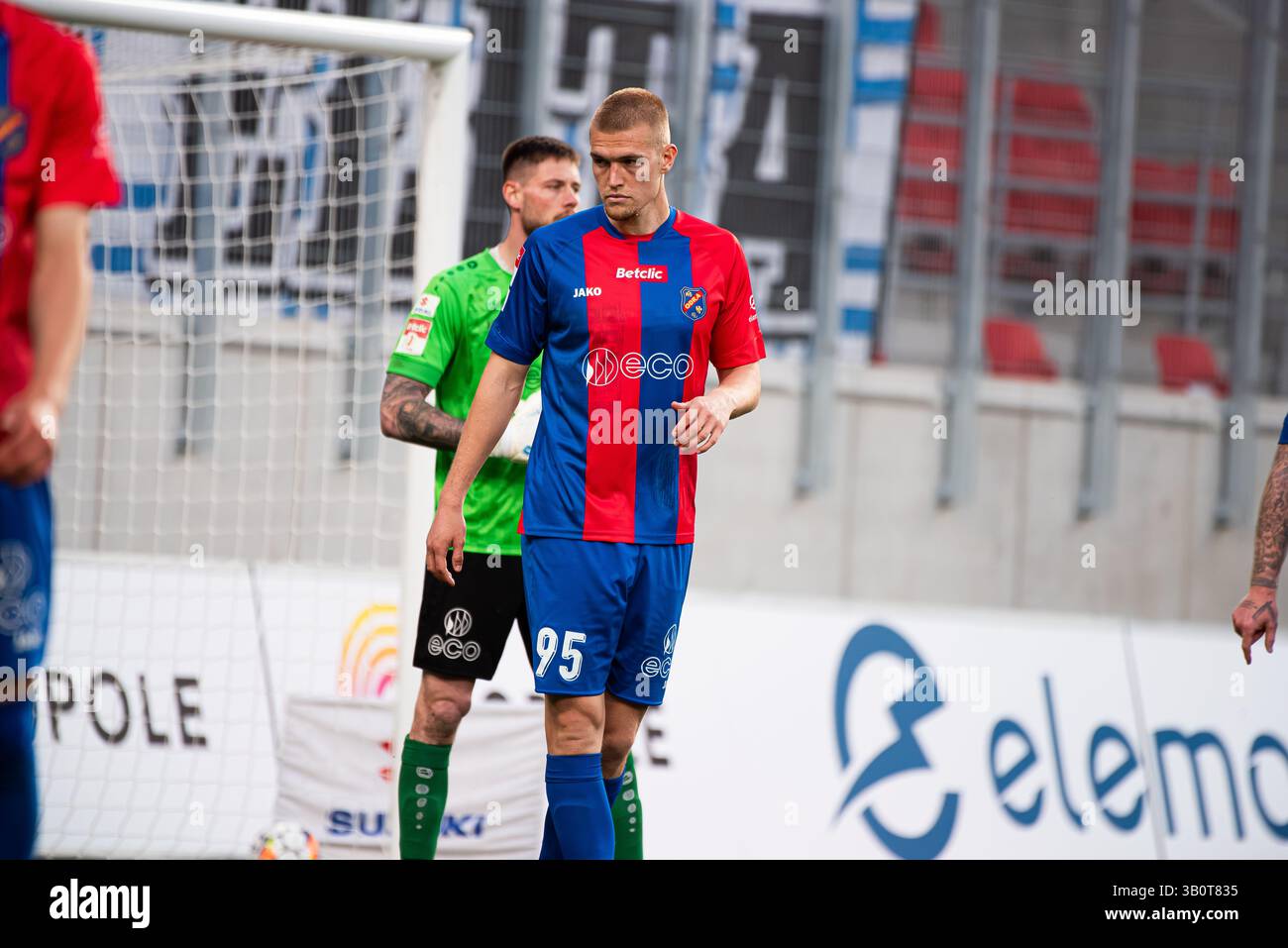 OPOLE, POLONIA – 23 APRILE 2025: BetClic 1 Liga Match Odra Opole vs Stal Rzeszow. Nella foto Marcel Mansfeld (95). Foto Stock