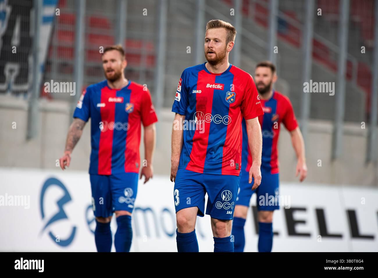 OPOLE, POLONIA – 23 APRILE 2025: BetClic 1 Liga Match Odra Opole vs Stal Rzeszow. Nella foto Adrian Purzycki (13). Foto Stock