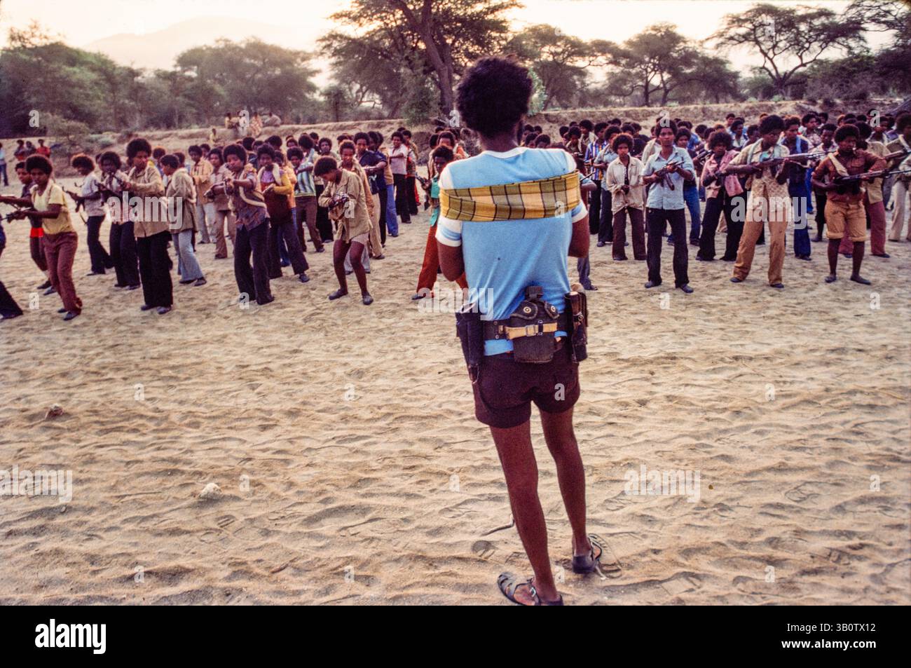 EPLF (Eritrean People's Liberation Front) combattenti donne durante l'addestramento nell'area di base, altopiani eritrei, aprile 1993 Foto Stock