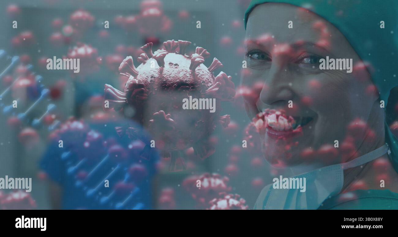 Chirurgo sorridente in cuffia chirurgica, abito in ospedale, con particelle di virus e filamenti di DNA, copia spazio Foto Stock