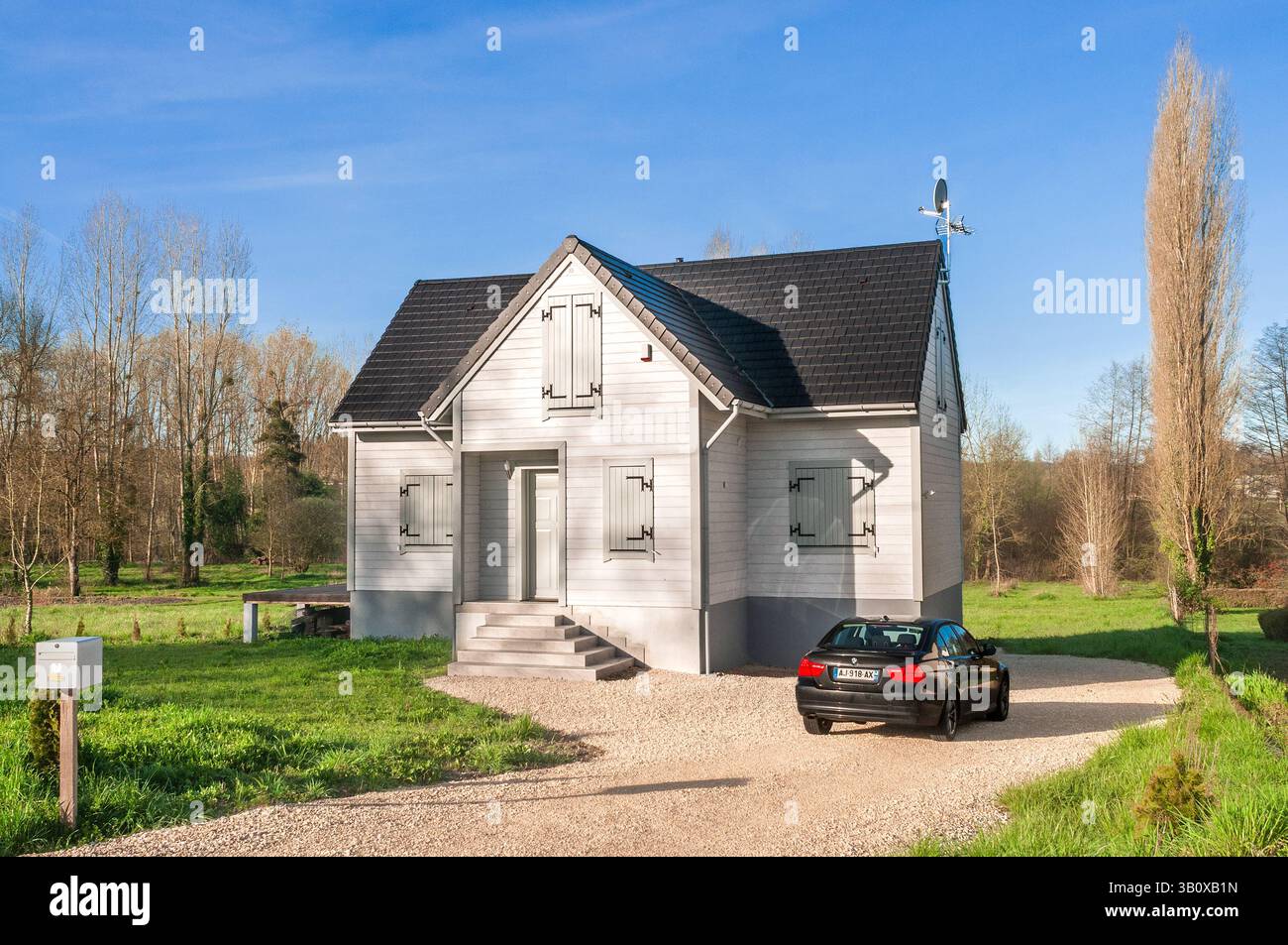 Nuova casa indipendente moderna con rivestimento in PVC impermeabile e isolante - Preuilly-sur-Claise, Indre-et-Loire (37), Francia. Foto Stock