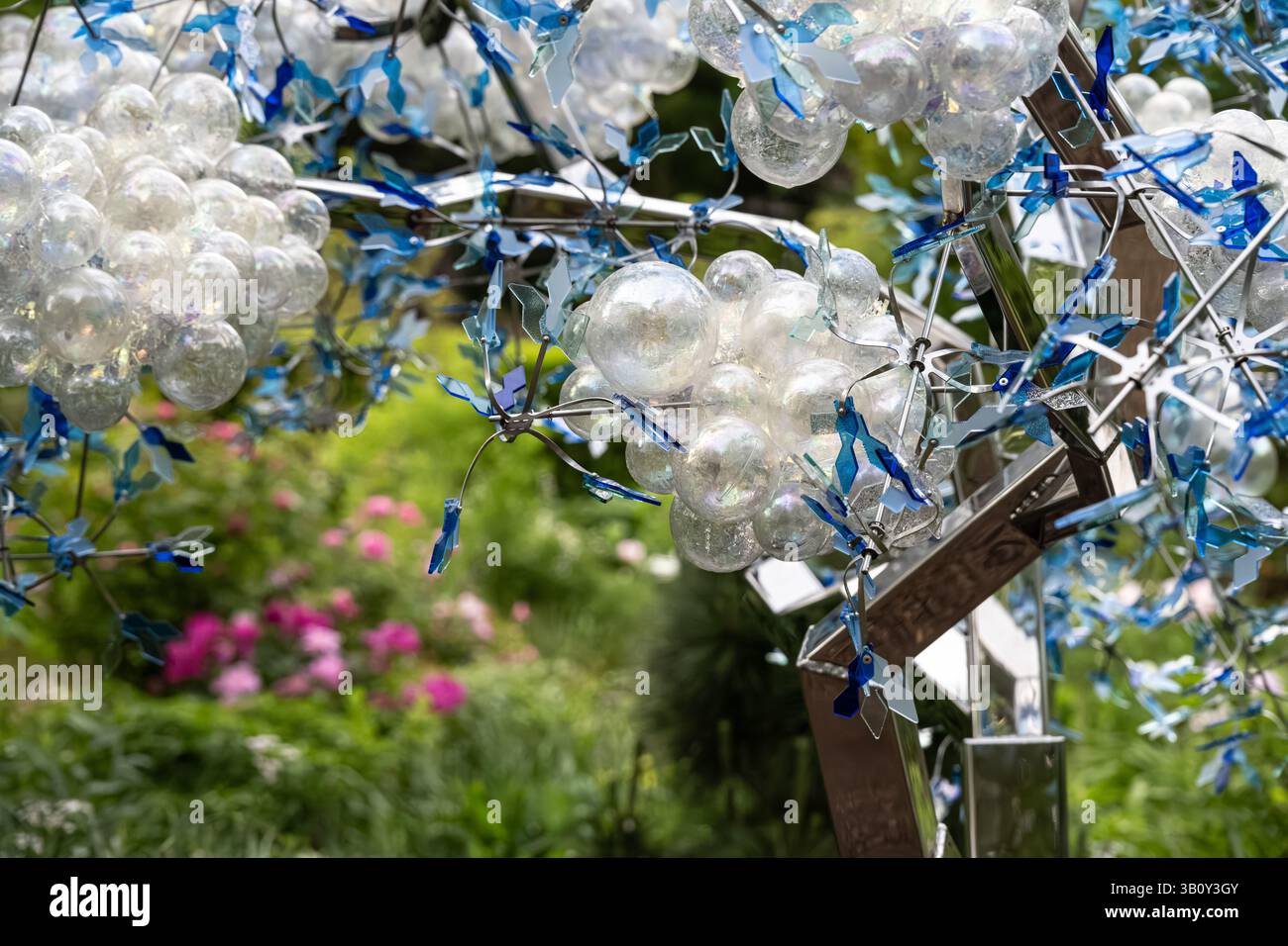 Dettaglio della scultura di alberi incantati di Poetic Kinetics all'Atlanta Botanical Garden di Midtown Atlanta, Georgia. (USA) Foto Stock
