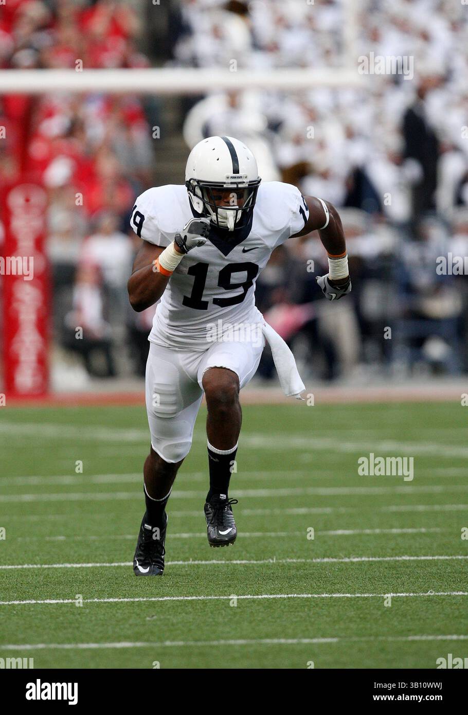 13 novembre 2010: N. 19 Justin Brown dei Penn State Nittany Lions che corrono la sua rotta di ricevitore contro gli Ohio State Buckeyes. L'Ohio State ha battuto la Penn State 38-14 all'Ohio Stadium di Columbus, Ohio. (Immagine di credito: © Greg Ashman/Cal Sport Media/ZUMApress.com) Foto Stock