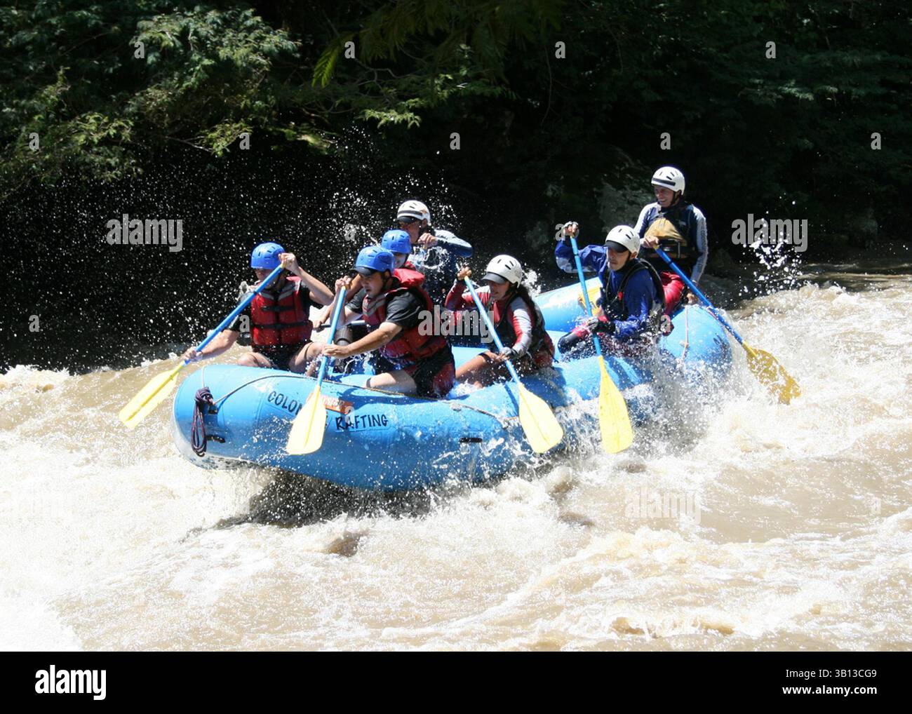 4 marzo 2011 - SAN GIL.SANTANDER.COLOMBIA - EN los rÃ­os SuÃrez y Fonce, en San Gil, trabajan a diario los primeros guÃ­as de rafting certificados en el paÃ­s. (Immagine di credito: © El Tiempo/GDA/ZUMAPRESS.com) Foto Stock