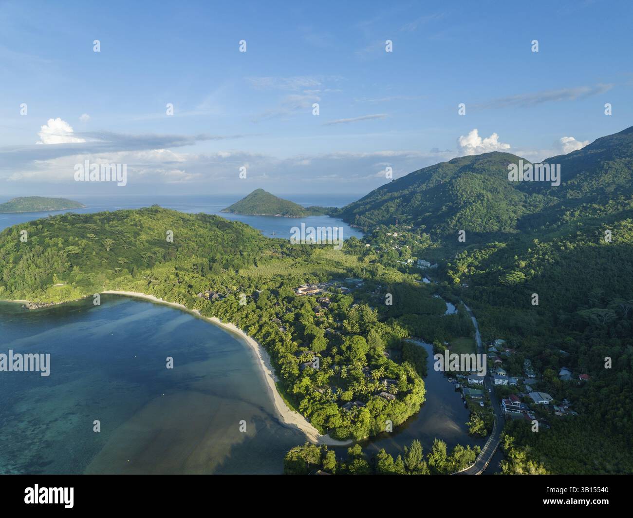 Vista aerea, seychellen, Mahe, Port Glaud e Port launay Beach, Port Glaud, Seychellen Foto Stock
