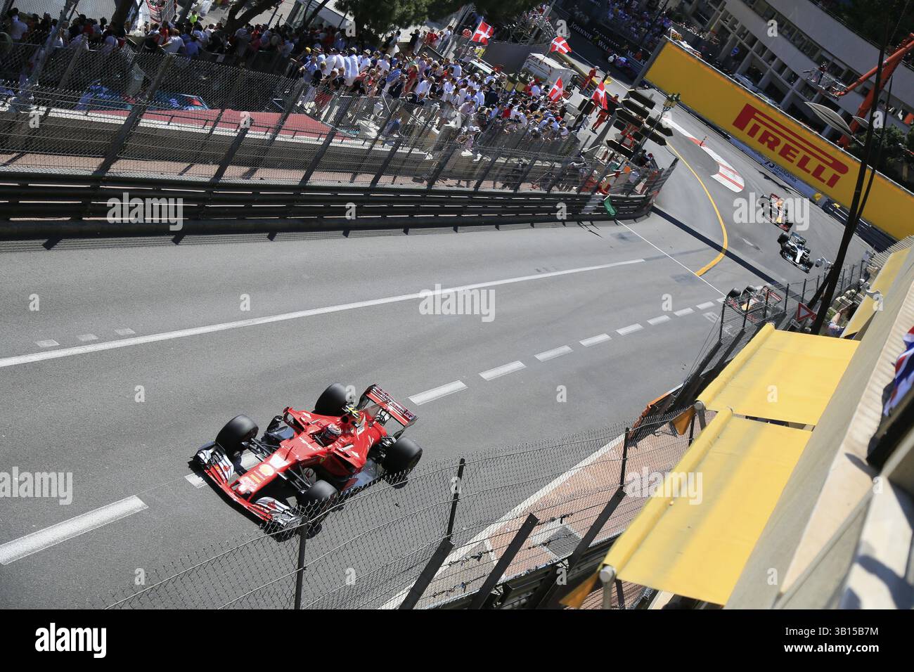 Kimi Raeikkoenen, Ferrari sul vialetto del casinò dopo l'angolo di Ste Devote, gara di Formula 1, Formula 1, Gran Premio di F1 Monaco 2017 Foto Stock