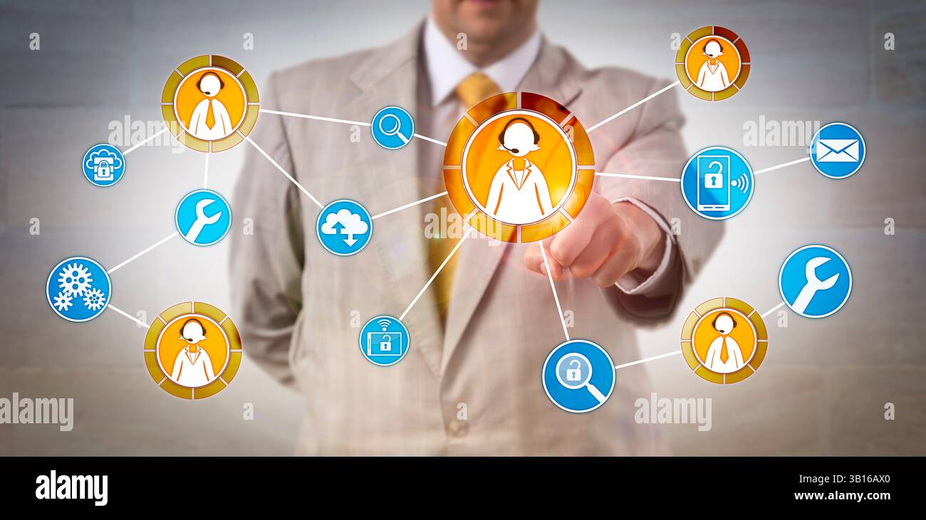 Utente aziendale maschile non riconoscibile che contatta i rappresentanti del servizio clienti tramite touch-on-screen. Concetto aziendale e tecnologico per l'help desk IT, a. Foto Stock
