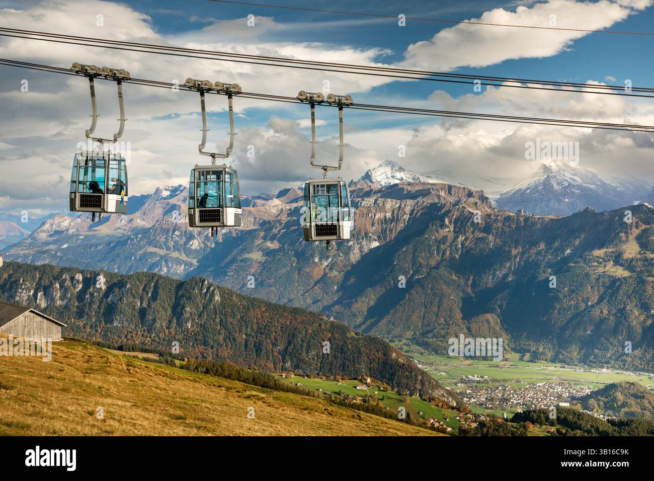 Funivia Niederhorn nelle Alpi Bernesi poco prima della stazione a monte, Svizzera, Oberland Bernese, Beatenberg Foto Stock