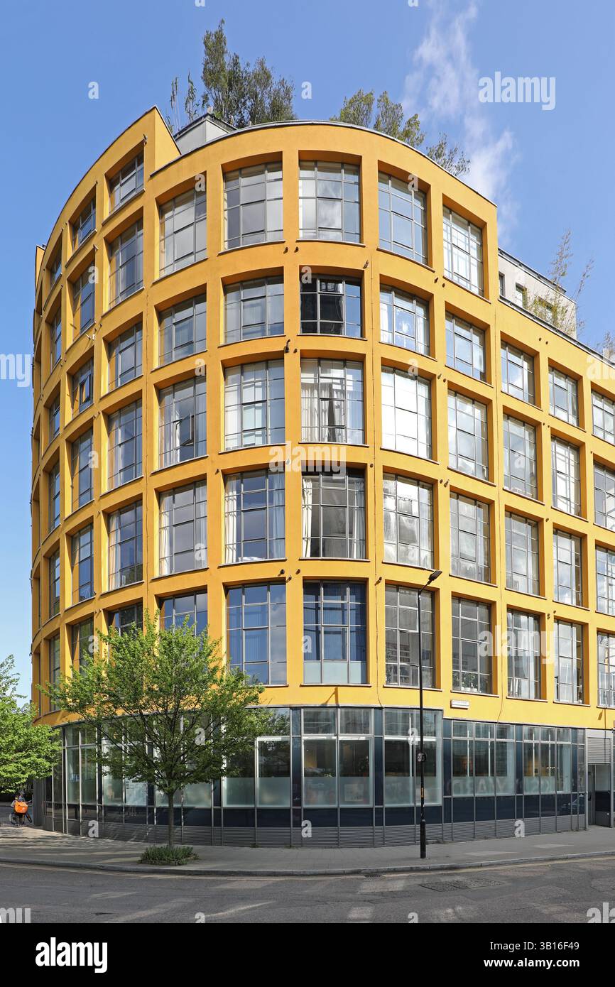 Bankside Lofts, 65 Hopton Street. Edificio per uffici degli anni '1950 convertito in appartamenti in stile loft dall'architetto Piers Gough di CZWG. Foto Stock