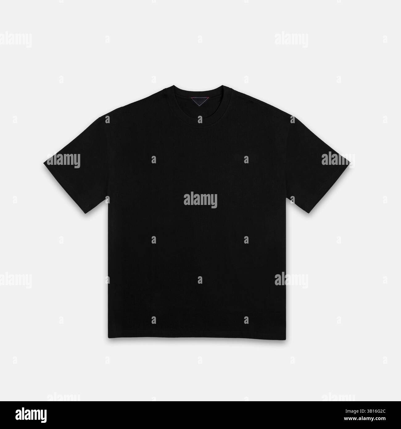 T-shirt a manica corta Essential nera - immagine pulita e minimalista dei prodotti alla moda Foto Stock