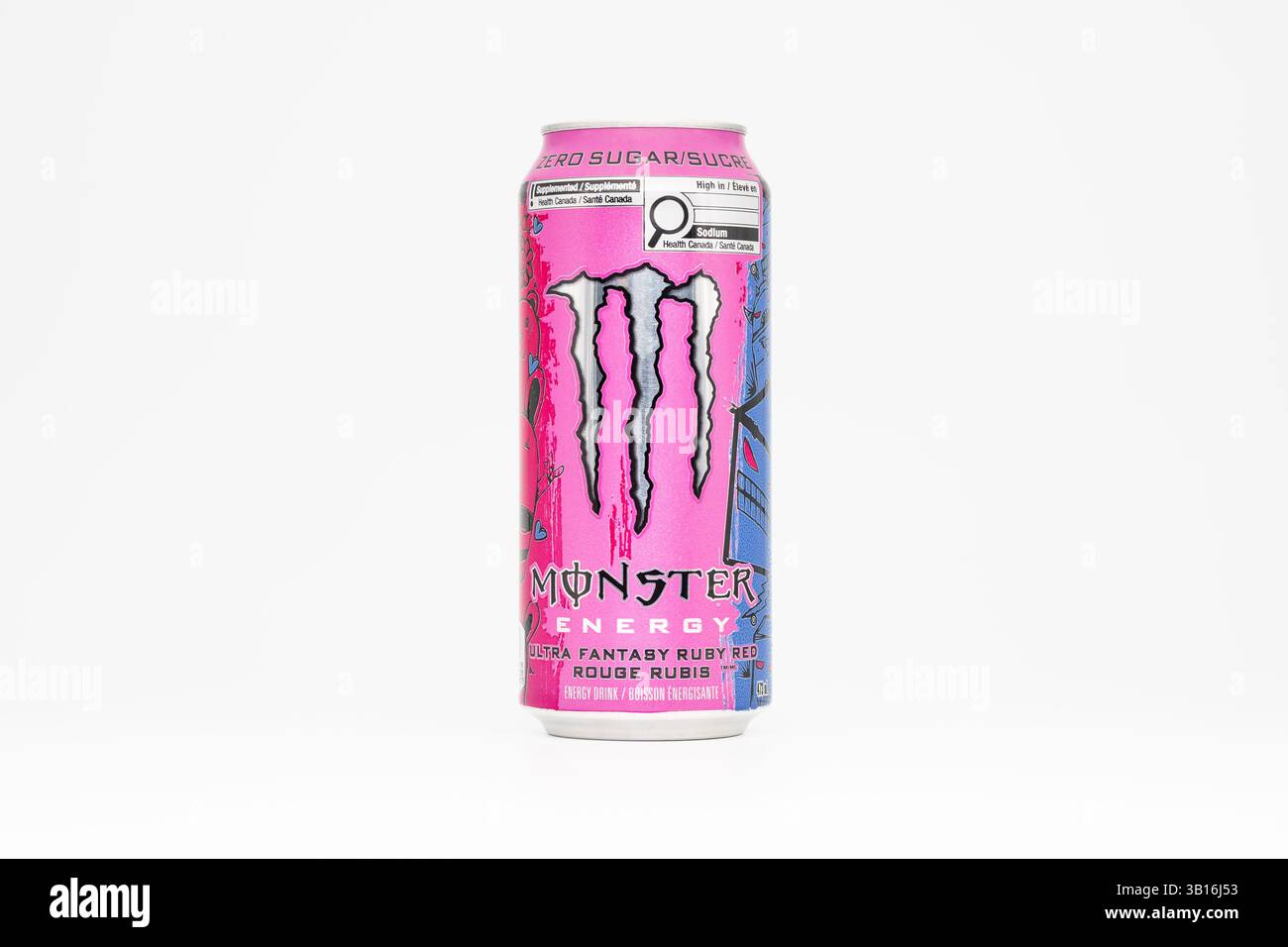 Monster Energy Ultra Fantasy Ruby Red (Rouge Rubis) bevanda canadese con etichetta nutrizionale. Informazioni sulla salute sulla lattina di bevanda energetica. Foto Stock