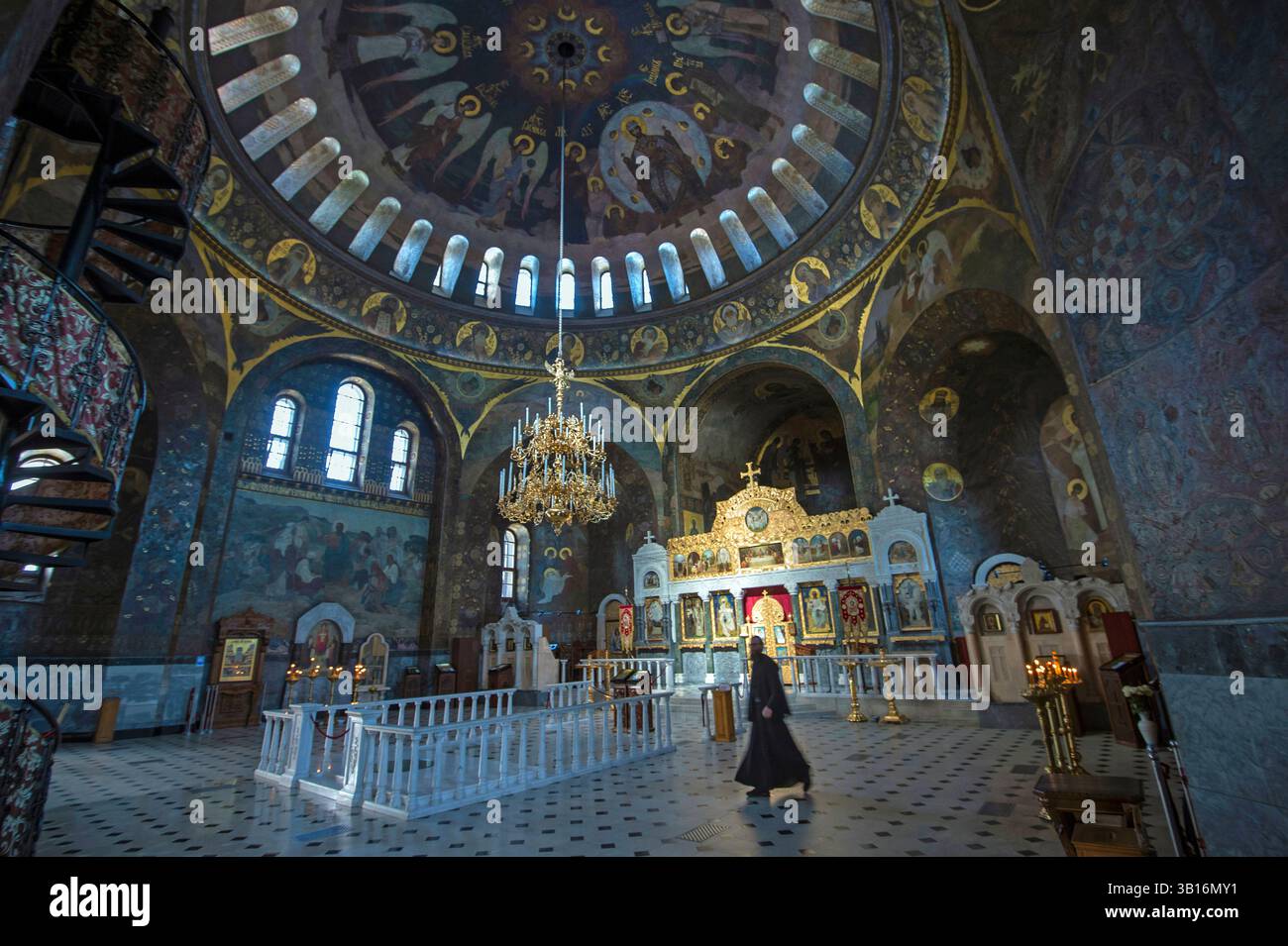 Guardando a nord lungo il fiume Dnieper verso Chernobyl (60 miglia di distanza) dal magnifico complesso del monastero di Pechersk Lavra, Kiev. Costruito dai monaci di Kiev Foto Stock