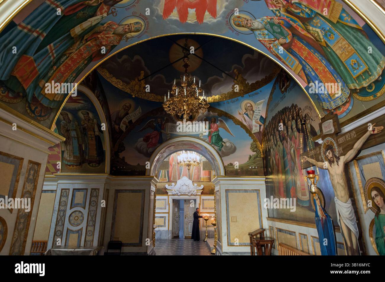 Guardando a nord lungo il fiume Dnieper verso Chernobyl (60 miglia di distanza) dal magnifico complesso del monastero di Pechersk Lavra, Kiev. Costruito dai monaci di Kiev Foto Stock
