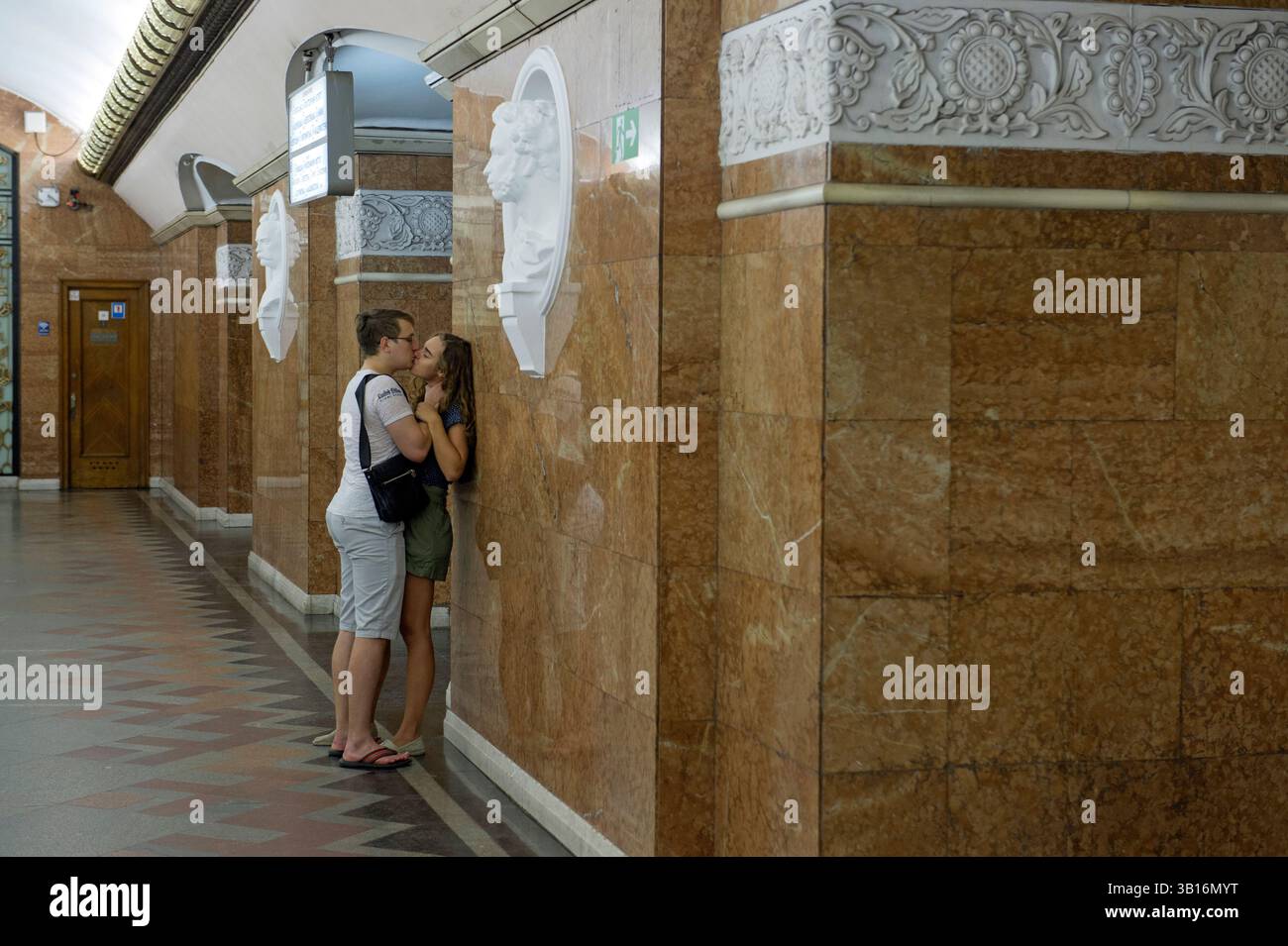 Il sistema metropolitano di Kiev fu costruito durante l'era dell'Unione Sovietica. È il primo sistema di transito rapido in Ucraina e il terzo sistema negli Sovi Foto Stock
