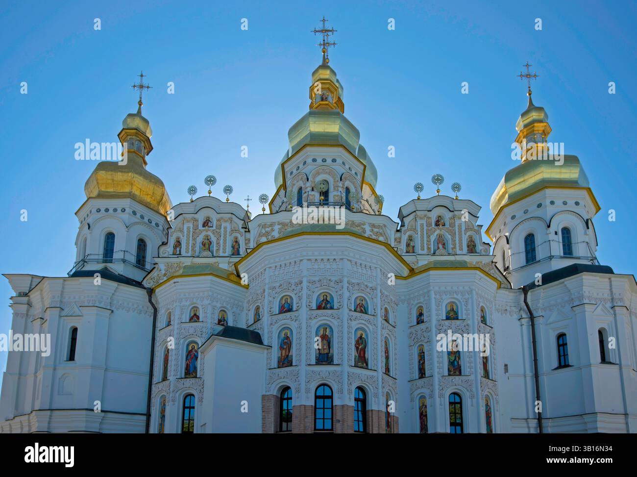 Guardando a nord lungo il fiume Dnieper verso Chernobyl (60 miglia di distanza) dal magnifico complesso del monastero di Pechersk Lavra, Kiev. Costruito dai monaci di Kiev Foto Stock