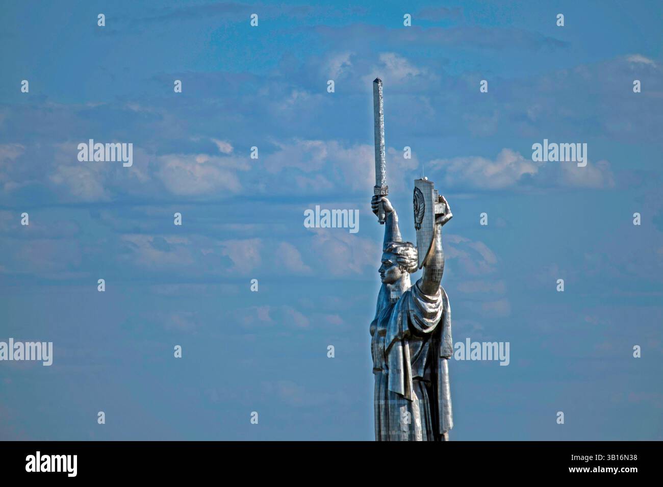 Il Motherland Monument è una statua monumentale a Kiev, la capitale dell'Ucraina. La scultura fa parte del Museo Nazionale di storia di Ukrai Foto Stock