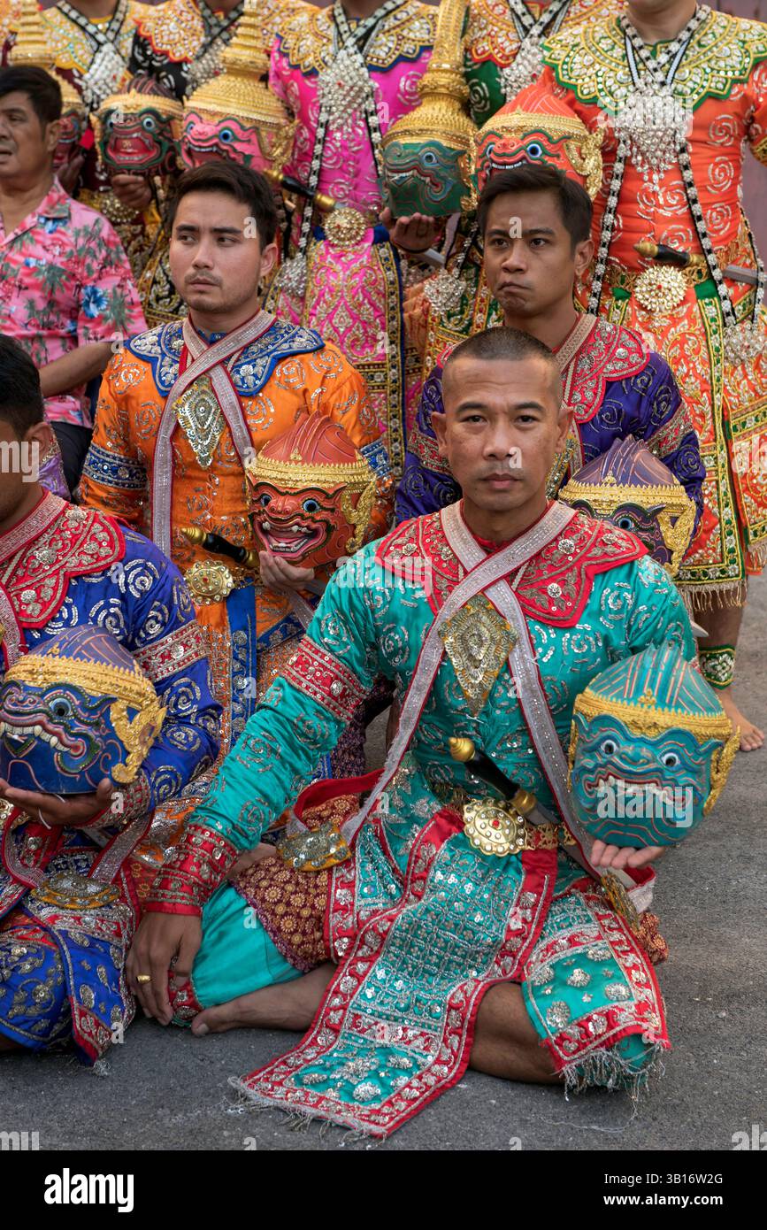 Khon - danza mascherata - spettacolo al Teatro Nazionale di Sanam Luang. Il Khon Masked Dance Drama in Thailandia, è un'arte performante che combina m Foto Stock