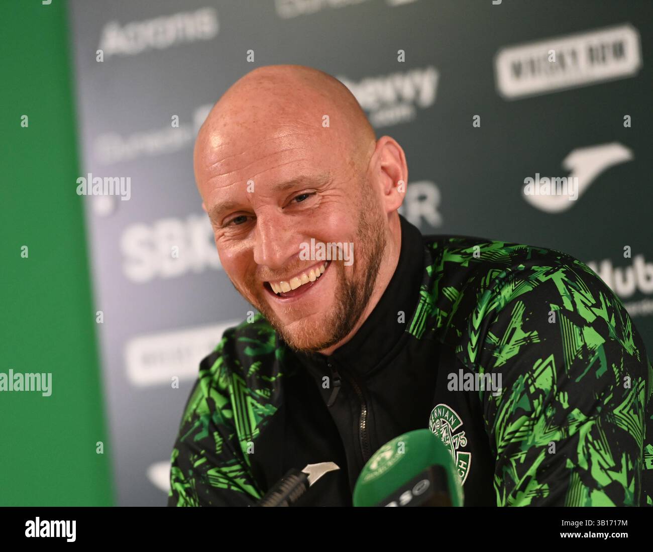 East Mains.Ormiston.Tranent.East Lothian.Scotland.UK. 25 aprile 25 Conferenza stampa Hiberniana il capo allenatore David Gray è lieto di aver firmato un nuovo contratto triennale con il Club. Crediti: eric mccowat/Alamy Live News Foto Stock