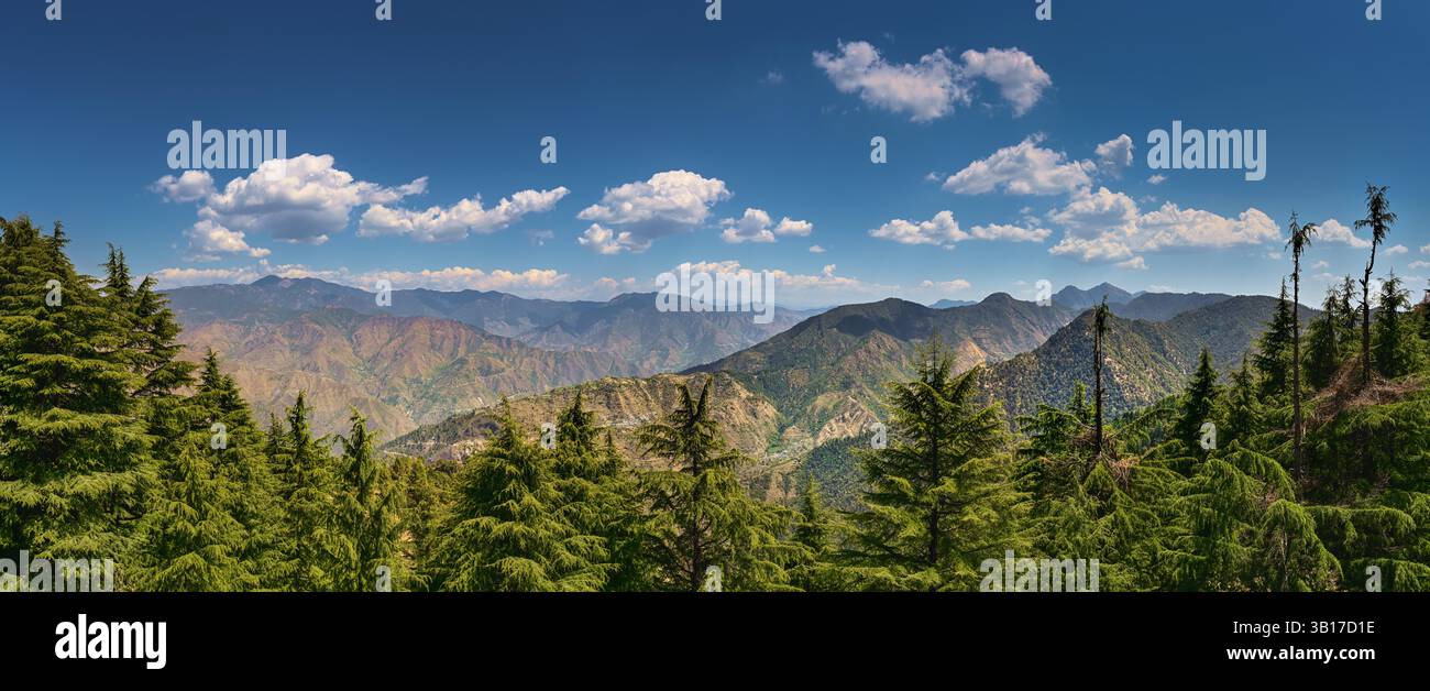 Vista da Lal Tibba Point, Mussoorie, Uttarakhand, India Foto Stock