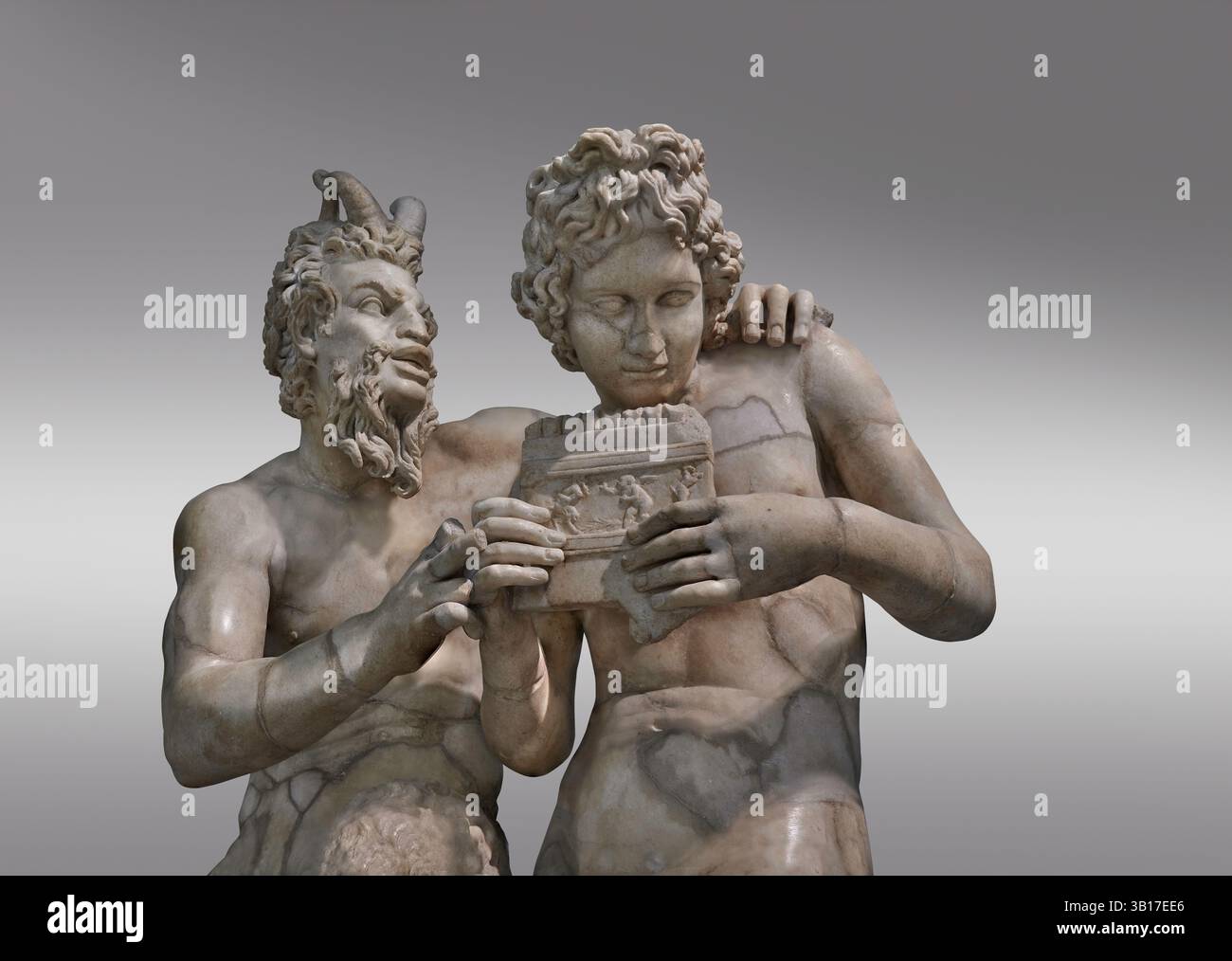 Scultura romana in marmo di Pan che insegna a Dafni a suonare le pipe, una copia romana del II secolo d.C. di un'attrazione originale geek ellenistica della fine del II secolo a.C. Foto Stock