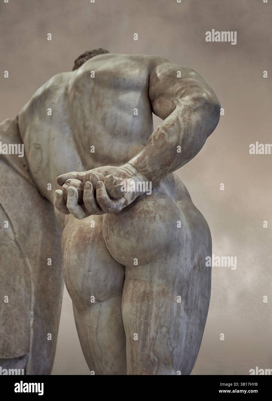 Statua romana di Ercole, le sue mani che reggono le mele d'oro di Esperidi, dalle Terme di Caracalla, Roma. Copia romana della fine del II secolo d.C. copiata Foto Stock