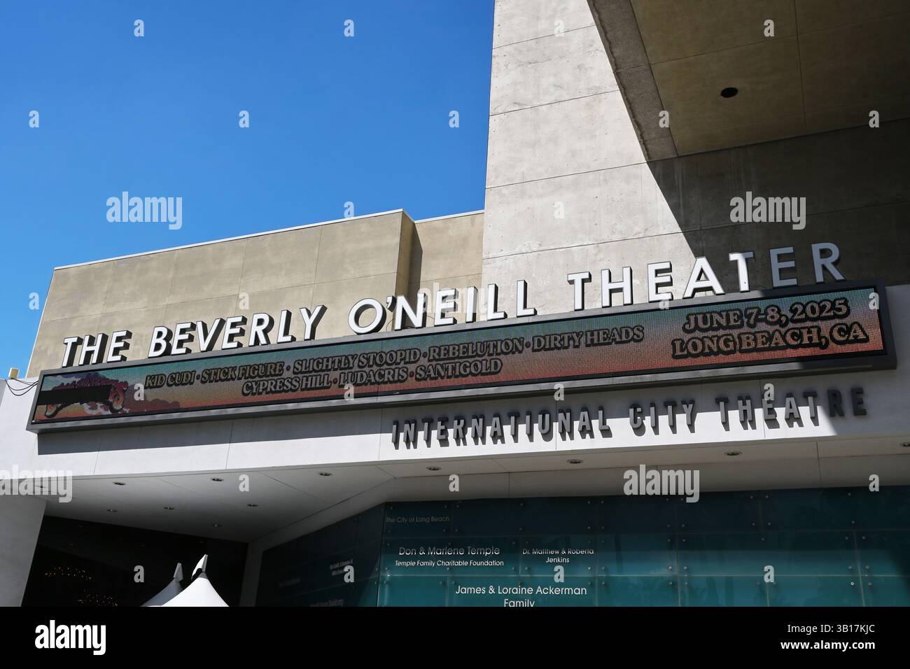 LONG BEACH, CALIFORNIA - 19 aprile 2025: Il Beverly ONeill Theater presso il Long Beach Convention and Entertainment Center. Foto Stock