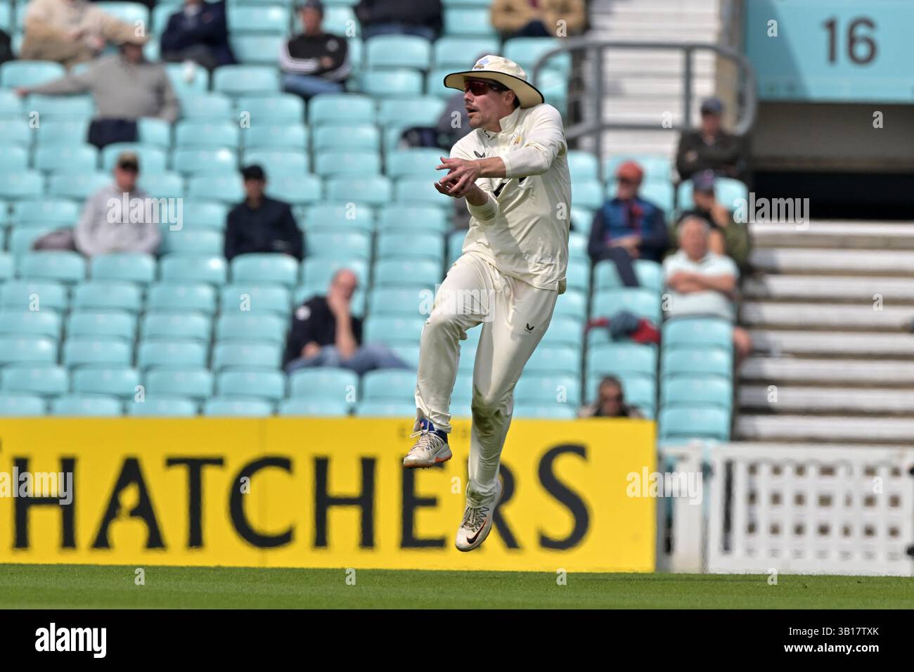 LONDRA, Regno Unito - 25 aprile 2025: Lo skipper Surrey Rory Burns durante il Rothesay County Championship, match di Division 1 contro Somerset Credit Keith Gillard/Alamy Live News Foto Stock