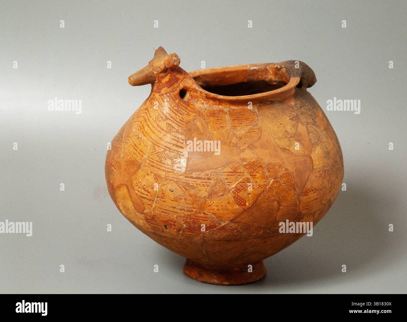 Jarra ibérica con forma de toro, procedente de Teruel. Museu d'Arqueologia de Catalunya. Foto Stock