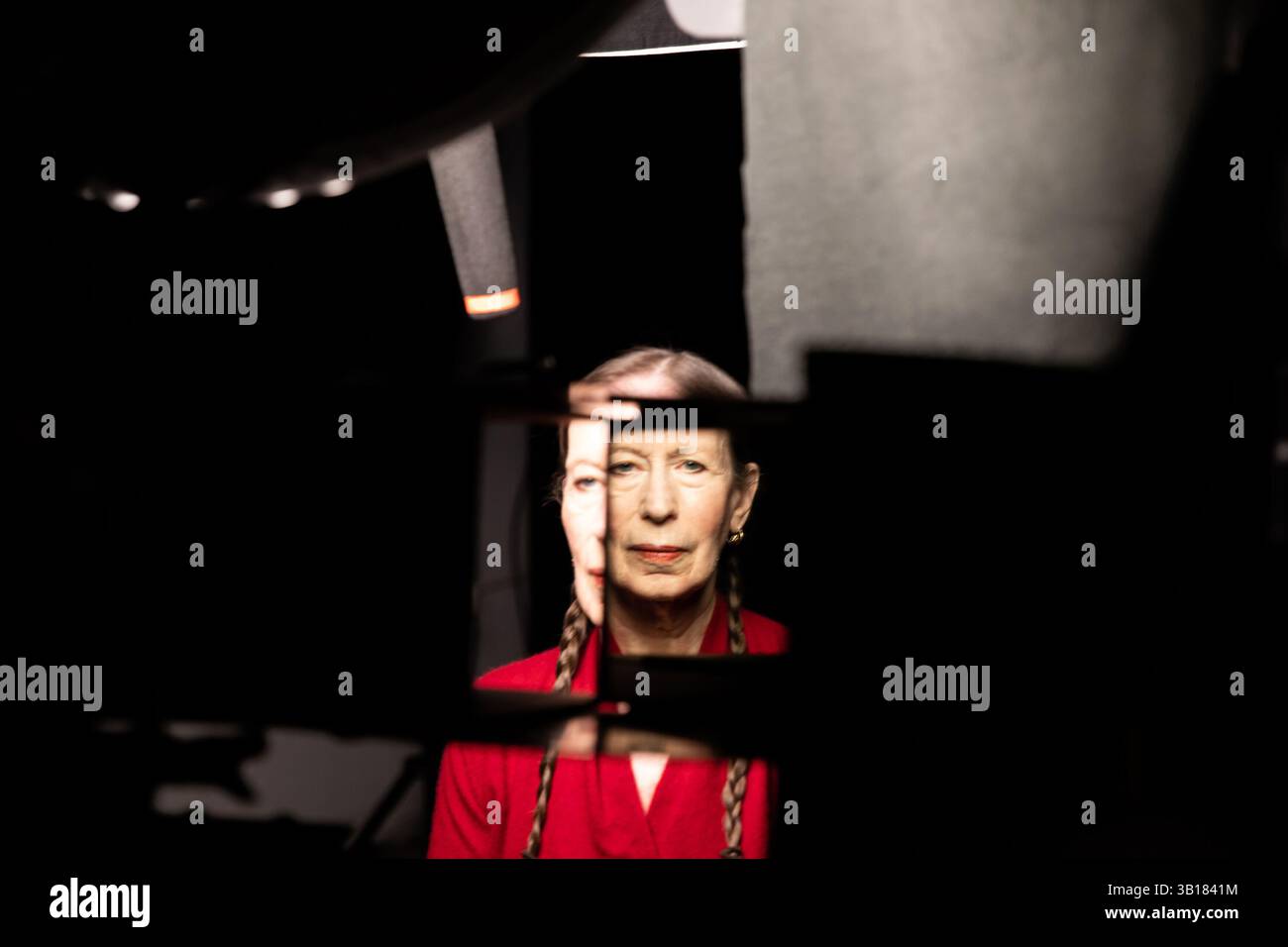 MEREDITH MONK in MONK IN PIECES (2025), diretto da BILLY SHEBAR e DAVID C. ROBERTS. Crediti: 110th Street Films / album Foto Stock