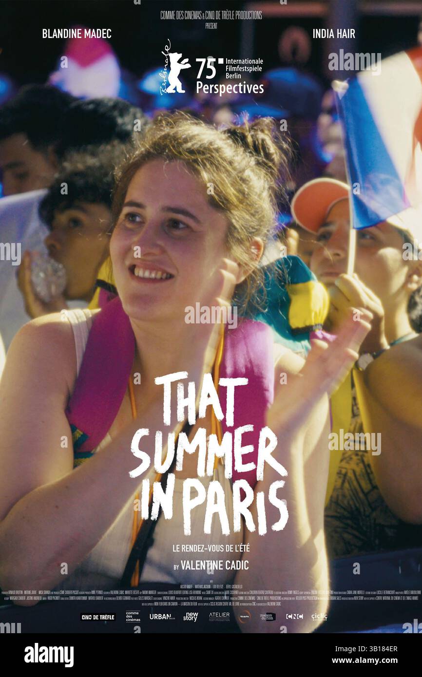 QUELL'ESTATE A PARIGI (2025) - TITOLO ORIGINALE: LE RENDEZ-VOUS DE L'ETE -, DIRETTO DA VALENTINE CADIC. Crediti: Comme des Cinemas / Cinq de Trèfle Productions / album Foto Stock