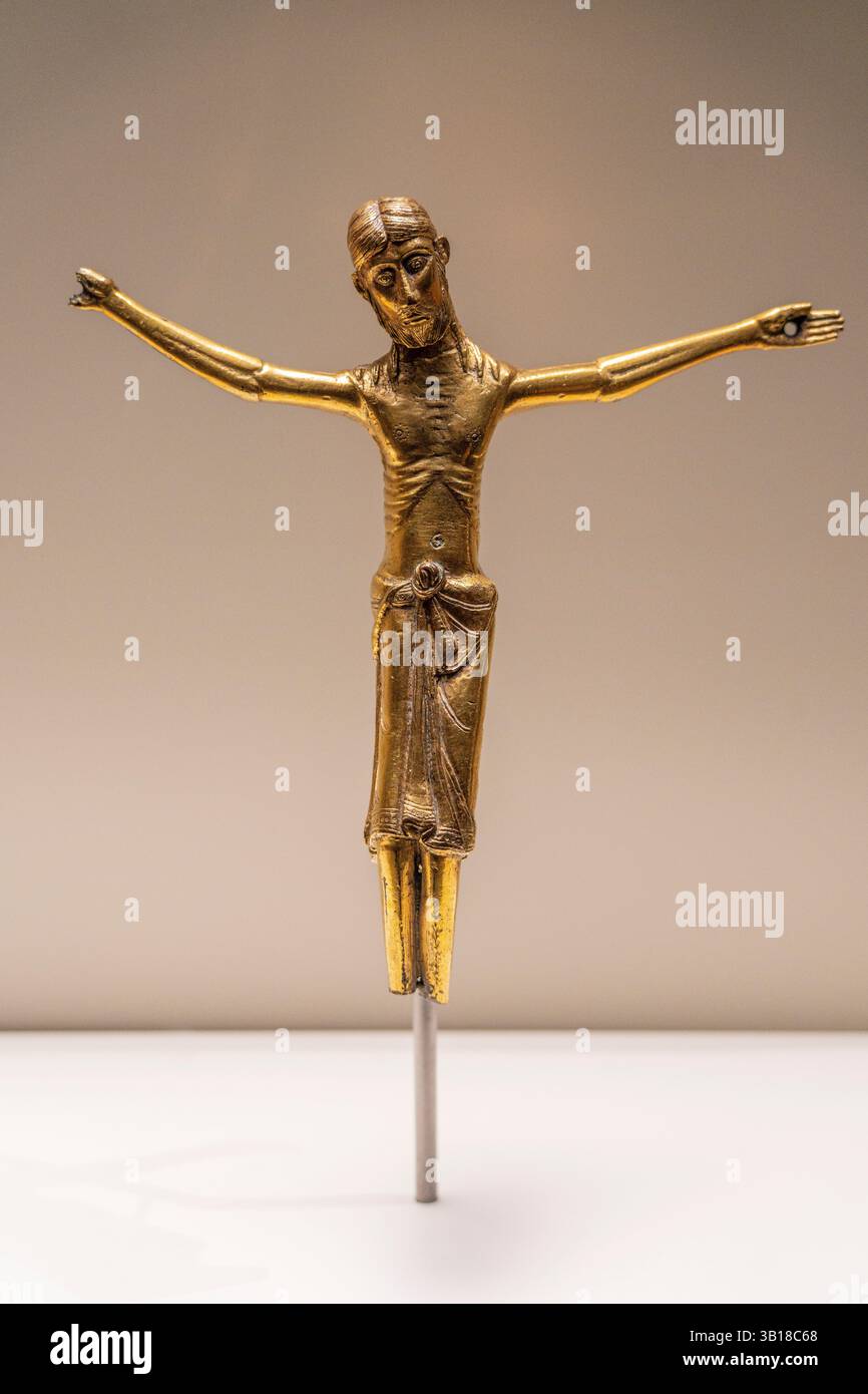 Cristo di Moror, anno centoottanta, bronzo fuso, cesellato e dorato, Chiesa di Sant Miquel de Moror, Sant Esteve de la Sarga, MNAC, Barcellona, Catalogna, Spagna. Foto Stock